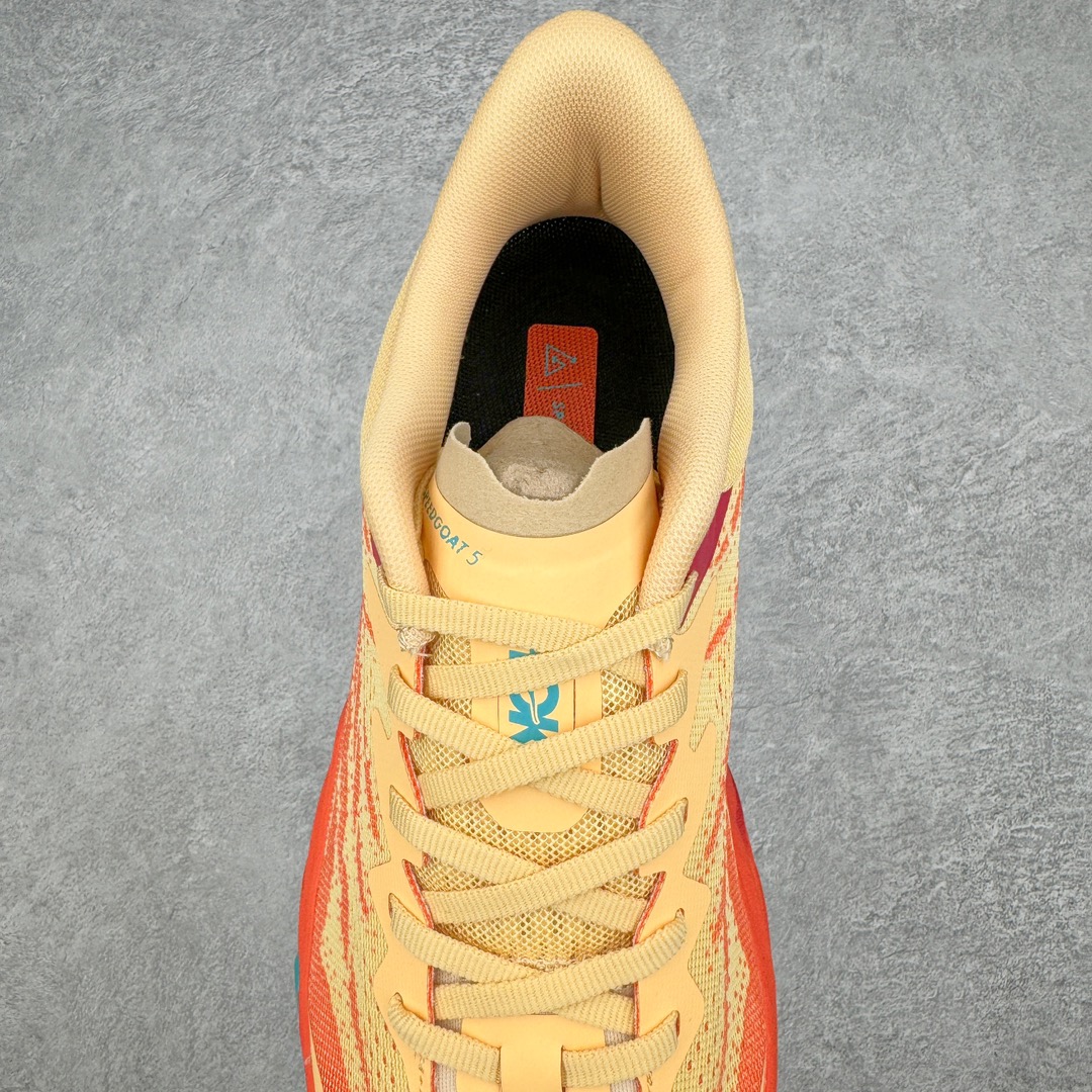 图片[5]-HOKA ONE ONE Speedgoat 5 户外越野跑步鞋 飞速羚羊5系列 新一代工程网纱鞋面 在确保鞋面稳定性的同时减少了固定胶条的使用 鞋面更轻盈、透气、舒适 可回收材料 为环保做出贡献 延伸后跟拉攀 方便快速穿脱 速度型滚动平衡技术 在崎岖的路面上 为平稳顺畅的步伐提供支持 HOKA ONE ONE是来自美国的跑步鞋知名品牌 创立于2009年 始终致力于为所有跑者提供更新、更好的跑步装备 相比常规跑鞋特别研发使用性能独特的几何形跑鞋中底 此种鞋底更厚、更高、回弹性也更好 除了卓越的缓冲性能 它还能为各种阶段的跑者带来更具动感、更加稳定的跑步体验 从设计之初就清楚意识到 要保证跑者步幅的均匀一致 双脚自然而然的运动至关重要 尺码：36 36.5 37.5 38 38.5 39 40 40.5 41 42 42.5 43 44 44.5 45-选品中心