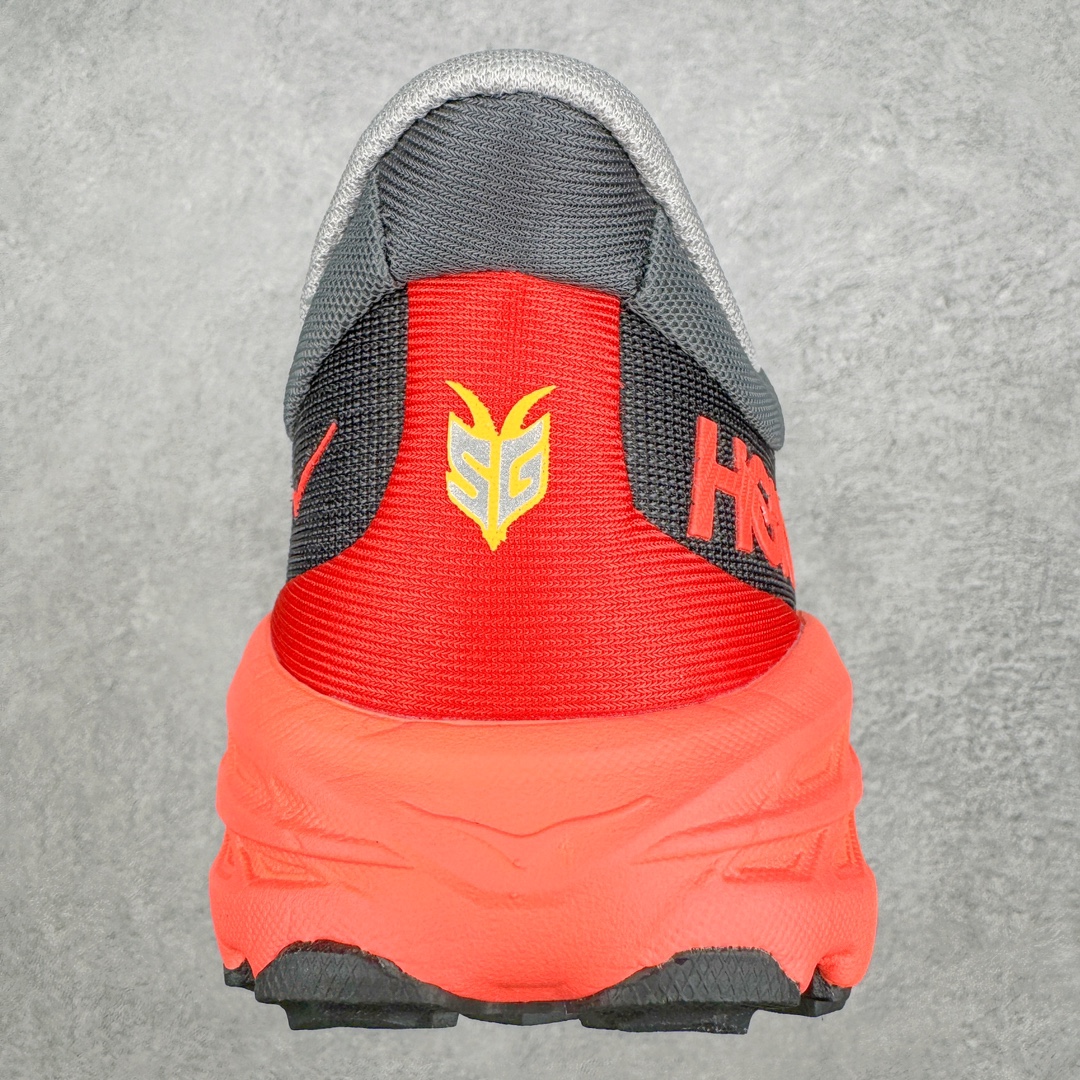 图片[8]-HOKA ONE ONE Speedgoat 5 户外越野跑步鞋 飞速羚羊5系列 新一代工程网纱鞋面 在确保鞋面稳定性的同时减少了固定胶条的使用 鞋面更轻盈、透气、舒适 可回收材料 为环保做出贡献 延伸后跟拉攀 方便快速穿脱 速度型滚动平衡技术 在崎岖的路面上 为平稳顺畅的步伐提供支持 HOKA ONE ONE是来自美国的跑步鞋知名品牌 创立于2009年 始终致力于为所有跑者提供更新、更好的跑步装备 相比常规跑鞋特别研发使用性能独特的几何形跑鞋中底 此种鞋底更厚、更高、回弹性也更好 除了卓越的缓冲性能 它还能为各种阶段的跑者带来更具动感、更加稳定的跑步体验 从设计之初就清楚意识到 要保证跑者步幅的均匀一致 双脚自然而然的运动至关重要 尺码：36 36.5 37.5 38 38.5 39 40 40.5 41 42 42.5 43 44 44.5 45-选品中心