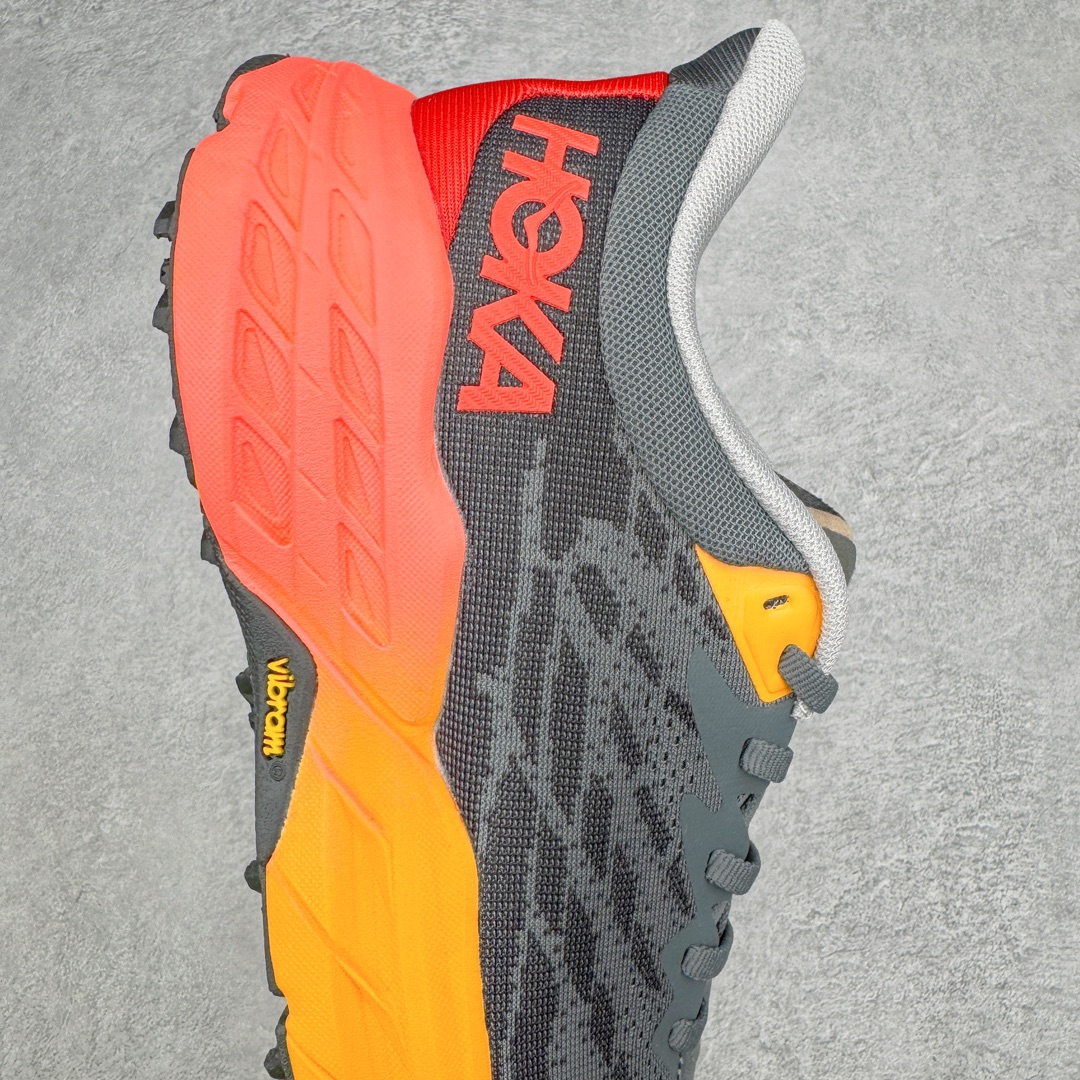 图片[6]-HOKA ONE ONE Speedgoat 5 户外越野跑步鞋 飞速羚羊5系列 新一代工程网纱鞋面 在确保鞋面稳定性的同时减少了固定胶条的使用 鞋面更轻盈、透气、舒适 可回收材料 为环保做出贡献 延伸后跟拉攀 方便快速穿脱 速度型滚动平衡技术 在崎岖的路面上 为平稳顺畅的步伐提供支持 HOKA ONE ONE是来自美国的跑步鞋知名品牌 创立于2009年 始终致力于为所有跑者提供更新、更好的跑步装备 相比常规跑鞋特别研发使用性能独特的几何形跑鞋中底 此种鞋底更厚、更高、回弹性也更好 除了卓越的缓冲性能 它还能为各种阶段的跑者带来更具动感、更加稳定的跑步体验 从设计之初就清楚意识到 要保证跑者步幅的均匀一致 双脚自然而然的运动至关重要 尺码：36 36.5 37.5 38 38.5 39 40 40.5 41 42 42.5 43 44 44.5 45-选品中心
