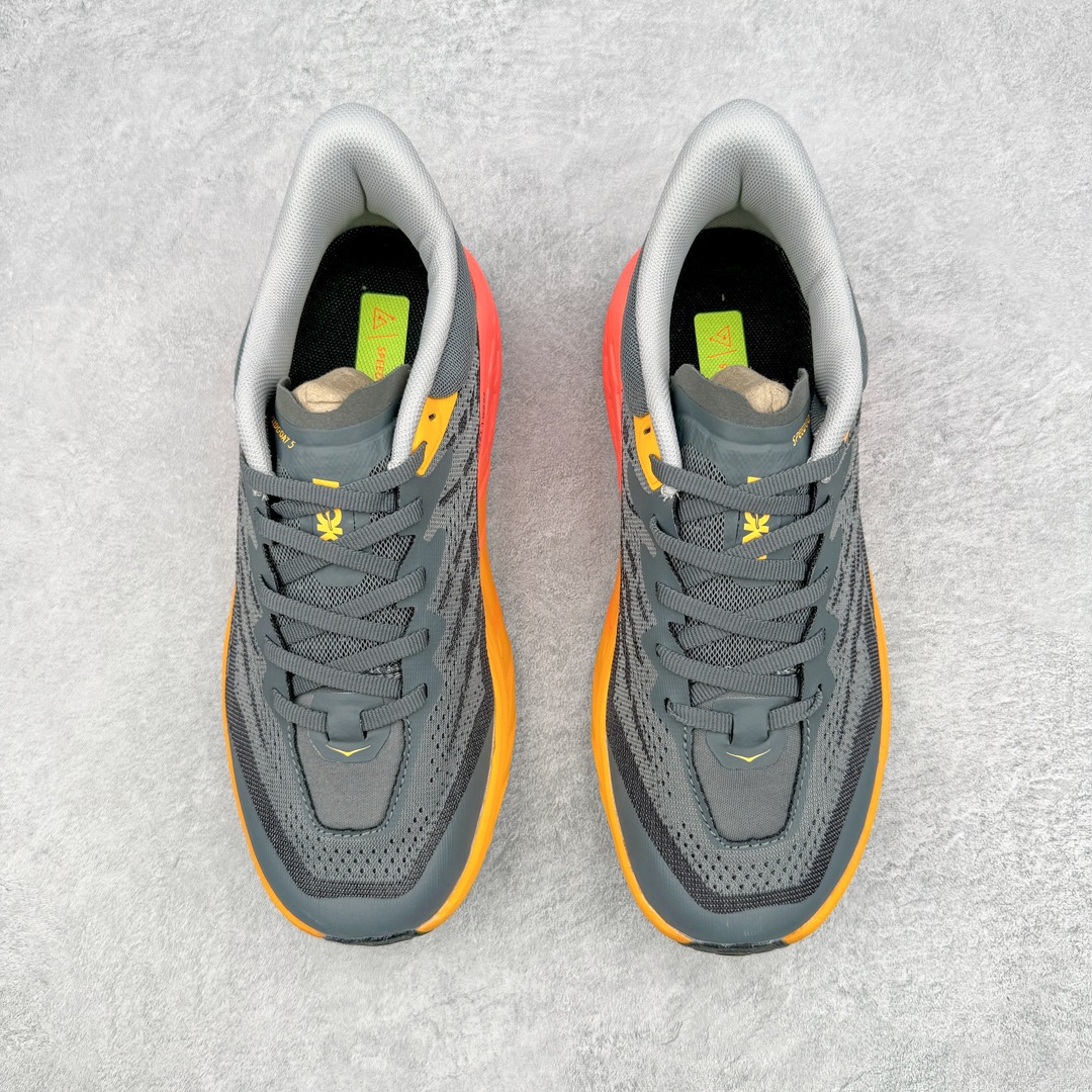 图片[2]-HOKA ONE ONE Speedgoat 5 户外越野跑步鞋 飞速羚羊5系列 新一代工程网纱鞋面 在确保鞋面稳定性的同时减少了固定胶条的使用 鞋面更轻盈、透气、舒适 可回收材料 为环保做出贡献 延伸后跟拉攀 方便快速穿脱 速度型滚动平衡技术 在崎岖的路面上 为平稳顺畅的步伐提供支持 HOKA ONE ONE是来自美国的跑步鞋知名品牌 创立于2009年 始终致力于为所有跑者提供更新、更好的跑步装备 相比常规跑鞋特别研发使用性能独特的几何形跑鞋中底 此种鞋底更厚、更高、回弹性也更好 除了卓越的缓冲性能 它还能为各种阶段的跑者带来更具动感、更加稳定的跑步体验 从设计之初就清楚意识到 要保证跑者步幅的均匀一致 双脚自然而然的运动至关重要 尺码：36 36.5 37.5 38 38.5 39 40 40.5 41 42 42.5 43 44 44.5 45-选品中心