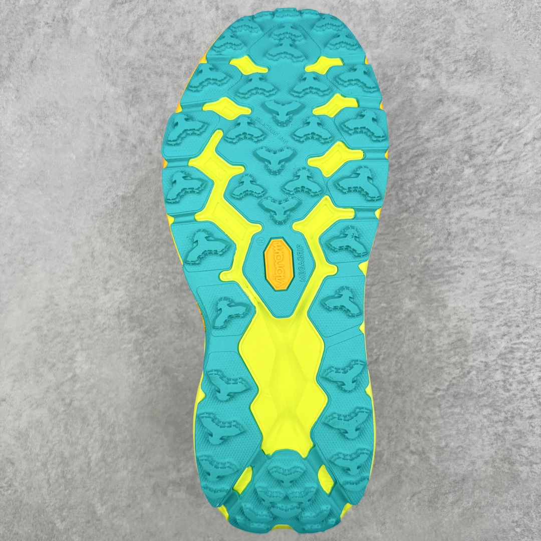 图片[9]-HOKA ONE ONE Speedgoat 5 户外越野跑步鞋 飞速羚羊5系列 新一代工程网纱鞋面 在确保鞋面稳定性的同时减少了固定胶条的使用 鞋面更轻盈、透气、舒适 可回收材料 为环保做出贡献 延伸后跟拉攀 方便快速穿脱 速度型滚动平衡技术 在崎岖的路面上 为平稳顺畅的步伐提供支持 HOKA ONE ONE是来自美国的跑步鞋知名品牌 创立于2009年 始终致力于为所有跑者提供更新、更好的跑步装备 相比常规跑鞋特别研发使用性能独特的几何形跑鞋中底 此种鞋底更厚、更高、回弹性也更好 除了卓越的缓冲性能 它还能为各种阶段的跑者带来更具动感、更加稳定的跑步体验 从设计之初就清楚意识到 要保证跑者步幅的均匀一致 双脚自然而然的运动至关重要 尺码：36 36.5 37.5 38 38.5 39 40 40.5 41 42 42.5 43 44 44.5 45-选品中心