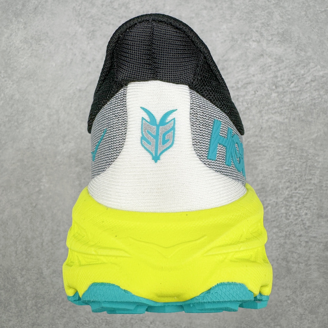 图片[8]-HOKA ONE ONE Speedgoat 5 户外越野跑步鞋 飞速羚羊5系列 新一代工程网纱鞋面 在确保鞋面稳定性的同时减少了固定胶条的使用 鞋面更轻盈、透气、舒适 可回收材料 为环保做出贡献 延伸后跟拉攀 方便快速穿脱 速度型滚动平衡技术 在崎岖的路面上 为平稳顺畅的步伐提供支持 HOKA ONE ONE是来自美国的跑步鞋知名品牌 创立于2009年 始终致力于为所有跑者提供更新、更好的跑步装备 相比常规跑鞋特别研发使用性能独特的几何形跑鞋中底 此种鞋底更厚、更高、回弹性也更好 除了卓越的缓冲性能 它还能为各种阶段的跑者带来更具动感、更加稳定的跑步体验 从设计之初就清楚意识到 要保证跑者步幅的均匀一致 双脚自然而然的运动至关重要 尺码：36 36.5 37.5 38 38.5 39 40 40.5 41 42 42.5 43 44 44.5 45-选品中心