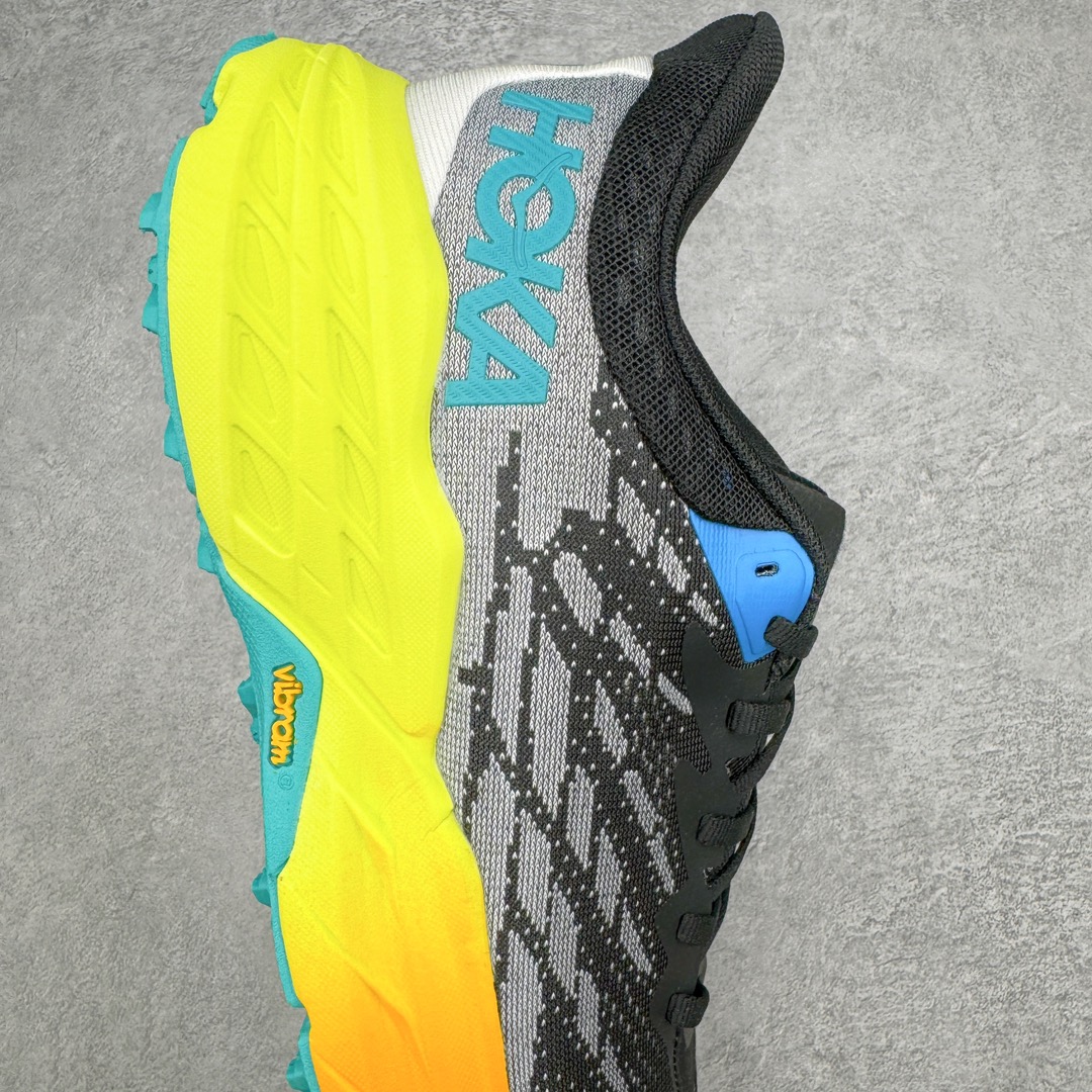 图片[6]-HOKA ONE ONE Speedgoat 5 户外越野跑步鞋 飞速羚羊5系列 新一代工程网纱鞋面 在确保鞋面稳定性的同时减少了固定胶条的使用 鞋面更轻盈、透气、舒适 可回收材料 为环保做出贡献 延伸后跟拉攀 方便快速穿脱 速度型滚动平衡技术 在崎岖的路面上 为平稳顺畅的步伐提供支持 HOKA ONE ONE是来自美国的跑步鞋知名品牌 创立于2009年 始终致力于为所有跑者提供更新、更好的跑步装备 相比常规跑鞋特别研发使用性能独特的几何形跑鞋中底 此种鞋底更厚、更高、回弹性也更好 除了卓越的缓冲性能 它还能为各种阶段的跑者带来更具动感、更加稳定的跑步体验 从设计之初就清楚意识到 要保证跑者步幅的均匀一致 双脚自然而然的运动至关重要 尺码：36 36.5 37.5 38 38.5 39 40 40.5 41 42 42.5 43 44 44.5 45-选品中心