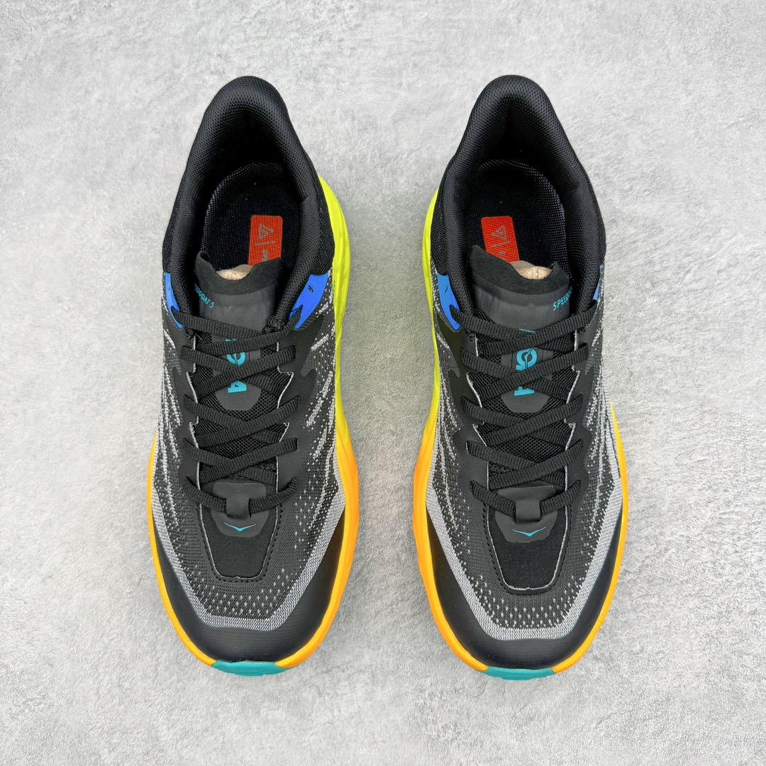 图片[2]-HOKA ONE ONE Speedgoat 5 户外越野跑步鞋 飞速羚羊5系列 新一代工程网纱鞋面 在确保鞋面稳定性的同时减少了固定胶条的使用 鞋面更轻盈、透气、舒适 可回收材料 为环保做出贡献 延伸后跟拉攀 方便快速穿脱 速度型滚动平衡技术 在崎岖的路面上 为平稳顺畅的步伐提供支持 HOKA ONE ONE是来自美国的跑步鞋知名品牌 创立于2009年 始终致力于为所有跑者提供更新、更好的跑步装备 相比常规跑鞋特别研发使用性能独特的几何形跑鞋中底 此种鞋底更厚、更高、回弹性也更好 除了卓越的缓冲性能 它还能为各种阶段的跑者带来更具动感、更加稳定的跑步体验 从设计之初就清楚意识到 要保证跑者步幅的均匀一致 双脚自然而然的运动至关重要 尺码：36 36.5 37.5 38 38.5 39 40 40.5 41 42 42.5 43 44 44.5 45-选品中心