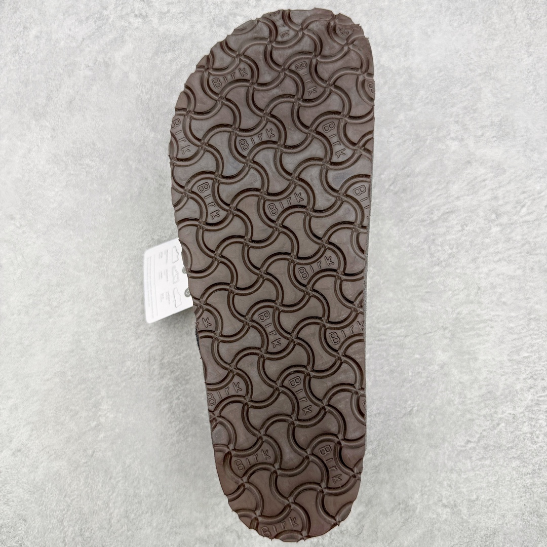 图片[9]-＃莞产纯原福利 Birkenstock Boston VL 勃肯绒面金属针扣软木底包头拖鞋 牛皮绒面革质地柔软 搭配可调节鞋扣提升穿着舒适度 人体工学设计分散脚部压力 保护脚踝 软木乳胶鞋床具有一定的收缩性 长时间穿着后能贴合脚型 EVA鞋底回弹性和抗张性力高 具有良好的防震、缓冲性 四季皆宜 柔软的鞋床采用额外的泡沫缓冲层 提供额外的舒适感和全天支撑 全网独家首发 源于德国的严谨工艺 牛巴戎面 中层松木 EVA 三层组合大底 优质牛皮面料五金扣 出口订单 尺码：35-45-选品中心