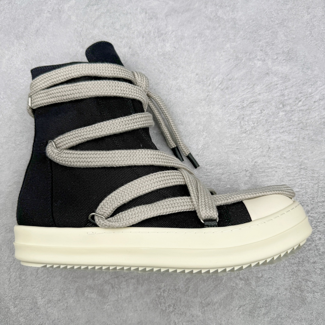 💰420 ＃DG纯原 Rick Owens Drkshdw 瑞克·欧文斯尼龙罗缎高帮时尚运动板鞋 黑白 二级市场已经7K以上 平台客户随意卖四位数 RO广东原厂出品 纯原天花板 原版一比一复刻 冲正绝不翻车 还原度达到百分之98以上 原楦开发纸版版型 ZP拆解原版1:1复模裁片纸版 力求做到0错位 这样才能达到和zp一致的鞋型味道 采用进口cnc数控机床开发对版独家tpu奶香大底 区别于市场所有版本 zp同源全头层粒面小牛皮 达到和zp一致手感 原厂进口细纹布 万邦订购原厂高弹粉红色海绵 内里搭配软质细腻羊皮 TPU高密度大底 软硬度透光度高已经测试和原版一致 尺码：36 37 38 39 40 41 42 43 44 45 46 编码：by4936090-运动鞋