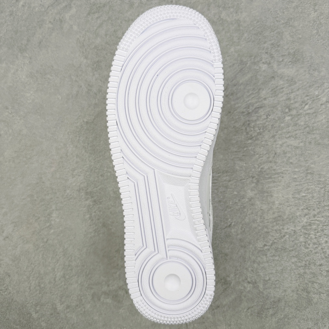 图片[9]-零售💰260 ＃G版纯原 fragment design x NK Air Force 1 Low 空军一号藤原浩联名闪电白色 CW2288-001 双方此次再度以全白色 AF1 为蓝本 通过皮质鞋面、经典的闪电符号以及印在中底的 FRGMT 品牌名等联名细节 呈现全新联名鞋作 同步官方全新版本 全新翻盖原盒配件 不规则波浪大底咬花 全鞋电脑针车 工整有序 视觉效果满分 原厂拉帮手法 标准四线 密度针距针孔大小控制到位 原装反口里网布海绵 正确卡色网眼大小 新版鞋撑改用纸团代替 原厂港宝加持完美还原灵魂版型 原盒原配从里到外百分百还原 原厂全头层原厂皮料 原标原盒 内置Sole气垫 中底白色背胶 中底划线 已经无限的接近公司 原厂楦头 原厂刺绣 后跟弧度修正 独家私模最大开发到48.5 SIZE：35.5 36 36.5 37.5 38 38.5 39 40 40.5 41 42 42.5 43 44 44.5 45 46 47.5 48.5 编码：by2936060-运动鞋