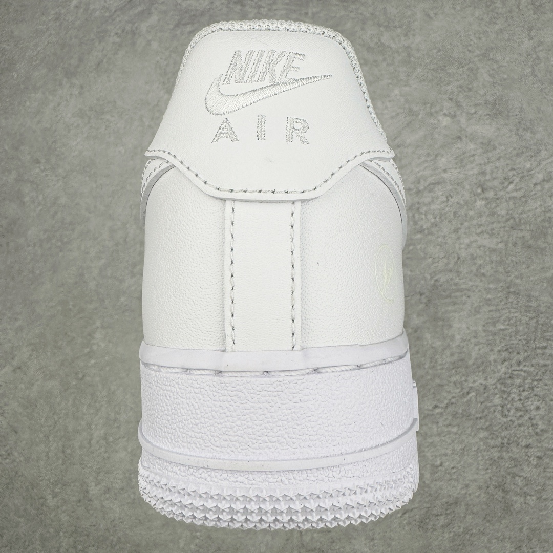 图片[8]-零售💰260 ＃G版纯原 fragment design x NK Air Force 1 Low 空军一号藤原浩联名闪电白色 CW2288-001 双方此次再度以全白色 AF1 为蓝本 通过皮质鞋面、经典的闪电符号以及印在中底的 FRGMT 品牌名等联名细节 呈现全新联名鞋作 同步官方全新版本 全新翻盖原盒配件 不规则波浪大底咬花 全鞋电脑针车 工整有序 视觉效果满分 原厂拉帮手法 标准四线 密度针距针孔大小控制到位 原装反口里网布海绵 正确卡色网眼大小 新版鞋撑改用纸团代替 原厂港宝加持完美还原灵魂版型 原盒原配从里到外百分百还原 原厂全头层原厂皮料 原标原盒 内置Sole气垫 中底白色背胶 中底划线 已经无限的接近公司 原厂楦头 原厂刺绣 后跟弧度修正 独家私模最大开发到48.5 SIZE：35.5 36 36.5 37.5 38 38.5 39 40 40.5 41 42 42.5 43 44 44.5 45 46 47.5 48.5 编码：by2936060-运动鞋