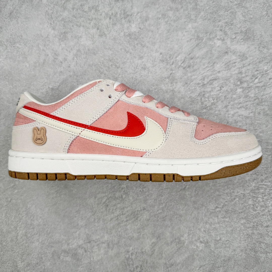 💰130 ＃yh纯原福利‼NK Dunk Low SE 85 双钩复古休闲板鞋 DO9457 口碑大厂出品 品控大底版型不断改良更新品质稳定 全套原纸板楦头开发 确保原汁原味 完美呈现DUNK版型 原厂玻璃冲刀 超高清洁度 全鞋零毛边皮料切割 采用绒面革材质 鞋身左右侧均配有皮革质双 Swoosh 兰色搭配上白色 85年纪念标放在鞋舌的位置 简洁干净的配色设计 绝对是日常出街上脚的不二选择 SIZE：36 36.5 37.5 38 38.5 39 40 40.5 41 42 42.5 43 44 44.5 45 46 编码：Dby2936000-运动鞋