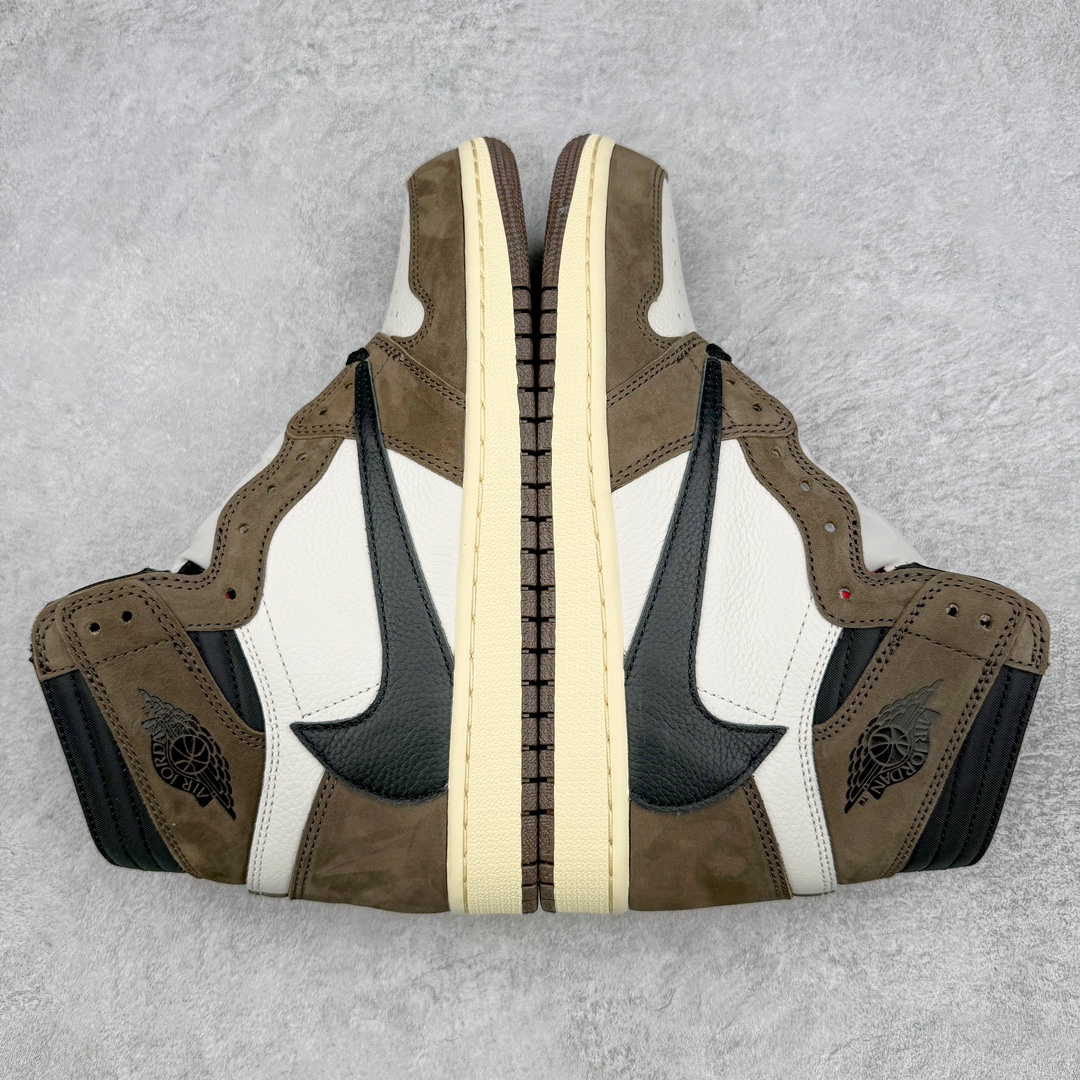 图片[4]-零售💰490 ＃PK纯原 Travis Scott x Air Jordan AJ1 High OG SP TS联名深棕倒钩高帮 CD4487-100 圈内最强系列 高端零售特供批次 产品品控稳定性领先行业 各方面均可对飙L版 良心定价不杀猪 SZ原厂全套原楦原纸板冲刀磨具开发 原厂分段鬼脸磨具 深浅形状细节原鞋一致 原厂皮料加持 原厂港宝加持定型后跟R度完美 同源原厂电绣 飞翼针数密度立体效果一致 百分百一致原鞋 原厂拉帮工艺 针距密度一致 后跟弧度收口自然不对折 极致一眼正品既视感 进口玻璃冲刀皮料裁剪零毛边 全鞋电脑针车工艺 品控清洁度最高QC检验标准 免检产品 原厂订购鞋盒、鞋标、防尘纸、鞋撑、鞋带 追求极致的原厂味道 SIZE：36 36.5 37.5 38 38.5 39 40 40.5 41 42 42.5 43 44 44.5 45 46 47.5 编码：by4936090-运动鞋