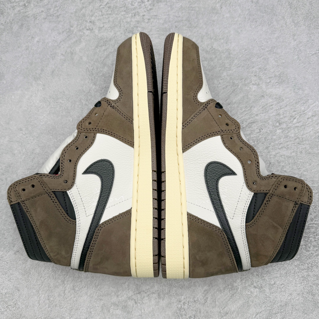 图片[5]-零售💰490 ＃PK纯原 Travis Scott x Air Jordan AJ1 High OG SP TS联名深棕倒钩高帮 CD4487-100 圈内最强系列 高端零售特供批次 产品品控稳定性领先行业 各方面均可对飙L版 良心定价不杀猪 SZ原厂全套原楦原纸板冲刀磨具开发 原厂分段鬼脸磨具 深浅形状细节原鞋一致 原厂皮料加持 原厂港宝加持定型后跟R度完美 同源原厂电绣 飞翼针数密度立体效果一致 百分百一致原鞋 原厂拉帮工艺 针距密度一致 后跟弧度收口自然不对折 极致一眼正品既视感 进口玻璃冲刀皮料裁剪零毛边 全鞋电脑针车工艺 品控清洁度最高QC检验标准 免检产品 原厂订购鞋盒、鞋标、防尘纸、鞋撑、鞋带 追求极致的原厂味道 SIZE：36 36.5 37.5 38 38.5 39 40 40.5 41 42 42.5 43 44 44.5 45 46 47.5 编码：by4936090-运动鞋