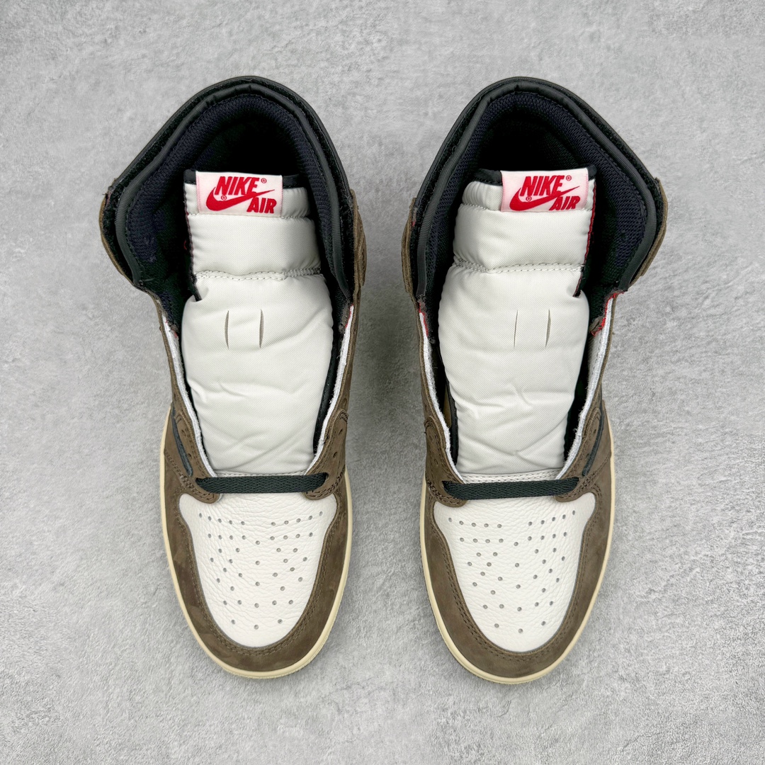 图片[2]-零售💰490 ＃PK纯原 Travis Scott x Air Jordan AJ1 High OG SP TS联名深棕倒钩高帮 CD4487-100 圈内最强系列 高端零售特供批次 产品品控稳定性领先行业 各方面均可对飙L版 良心定价不杀猪 SZ原厂全套原楦原纸板冲刀磨具开发 原厂分段鬼脸磨具 深浅形状细节原鞋一致 原厂皮料加持 原厂港宝加持定型后跟R度完美 同源原厂电绣 飞翼针数密度立体效果一致 百分百一致原鞋 原厂拉帮工艺 针距密度一致 后跟弧度收口自然不对折 极致一眼正品既视感 进口玻璃冲刀皮料裁剪零毛边 全鞋电脑针车工艺 品控清洁度最高QC检验标准 免检产品 原厂订购鞋盒、鞋标、防尘纸、鞋撑、鞋带 追求极致的原厂味道 SIZE：36 36.5 37.5 38 38.5 39 40 40.5 41 42 42.5 43 44 44.5 45 46 47.5 编码：by4936090-运动鞋