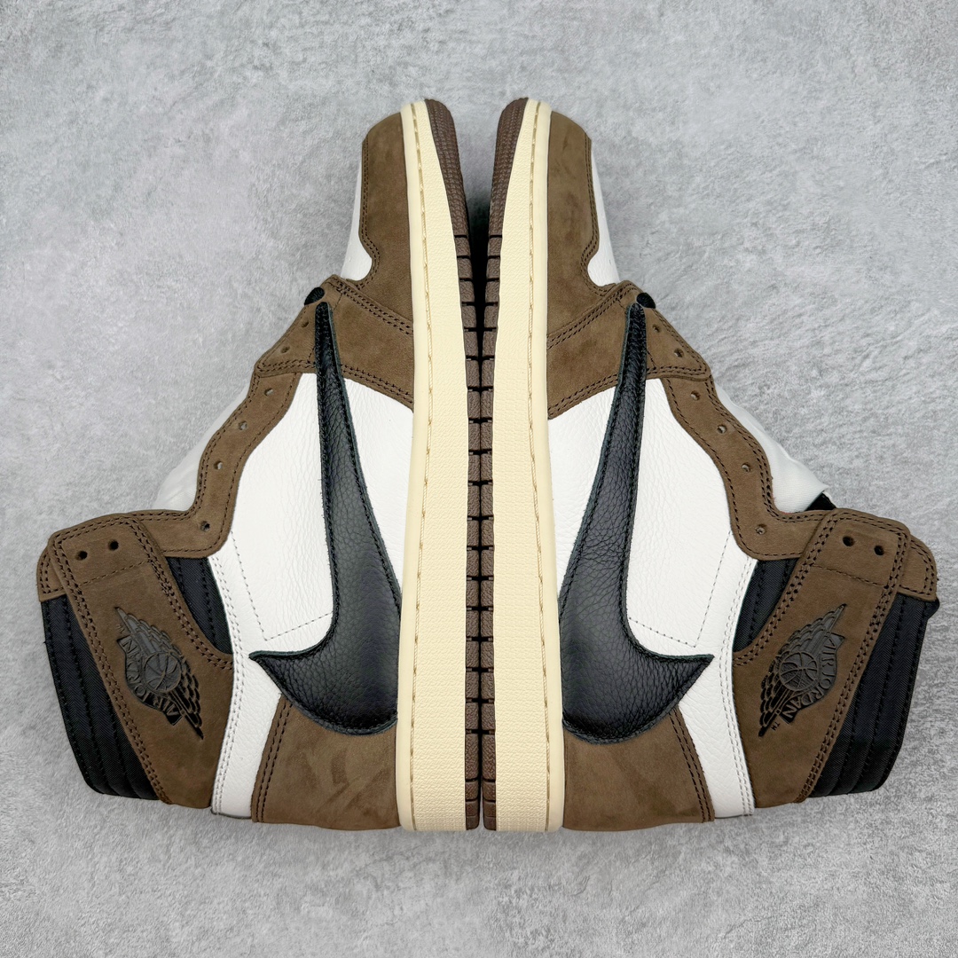 图片[4]-＃FK纯原 Travis Scott x Air Jordan AJ1 High OG SP TS联名深棕倒钩高帮 CD4487-100 全套原纸板楦头开发 原厂特供皮料加持 确保原汁原味 完美呈现一代版型 一比一鞋头弧度高度鞋身弧度 数据细节工艺流程均保持原鞋一致 后跟弧度收口自然对折 极致一眼正品既视感 原厂皮料 进口玻璃冲刀皮料裁剪零毛边 承诺百分百一致原鞋 全鞋电脑针车工艺 鞋面清洁度最高QC检验标准 控制溢胶 飞翼3D高频深度立体 鞋盒、防尘纸 均采购来自原厂 尺码：40 40.5 41 42 42.5 43 44 44.5 45 46 47.5-选品中心