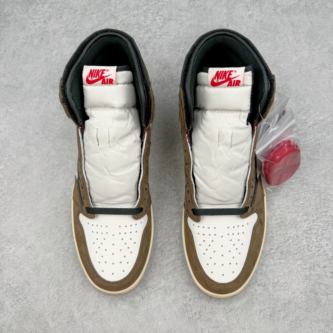 图片[2]-＃FK纯原 Travis Scott x Air Jordan AJ1 High OG SP TS联名深棕倒钩高帮 CD4487-100 全套原纸板楦头开发 原厂特供皮料加持 确保原汁原味 完美呈现一代版型 一比一鞋头弧度高度鞋身弧度 数据细节工艺流程均保持原鞋一致 后跟弧度收口自然对折 极致一眼正品既视感 原厂皮料 进口玻璃冲刀皮料裁剪零毛边 承诺百分百一致原鞋 全鞋电脑针车工艺 鞋面清洁度最高QC检验标准 控制溢胶 飞翼3D高频深度立体 鞋盒、防尘纸 均采购来自原厂 尺码：40 40.5 41 42 42.5 43 44 44.5 45 46 47.5-选品中心