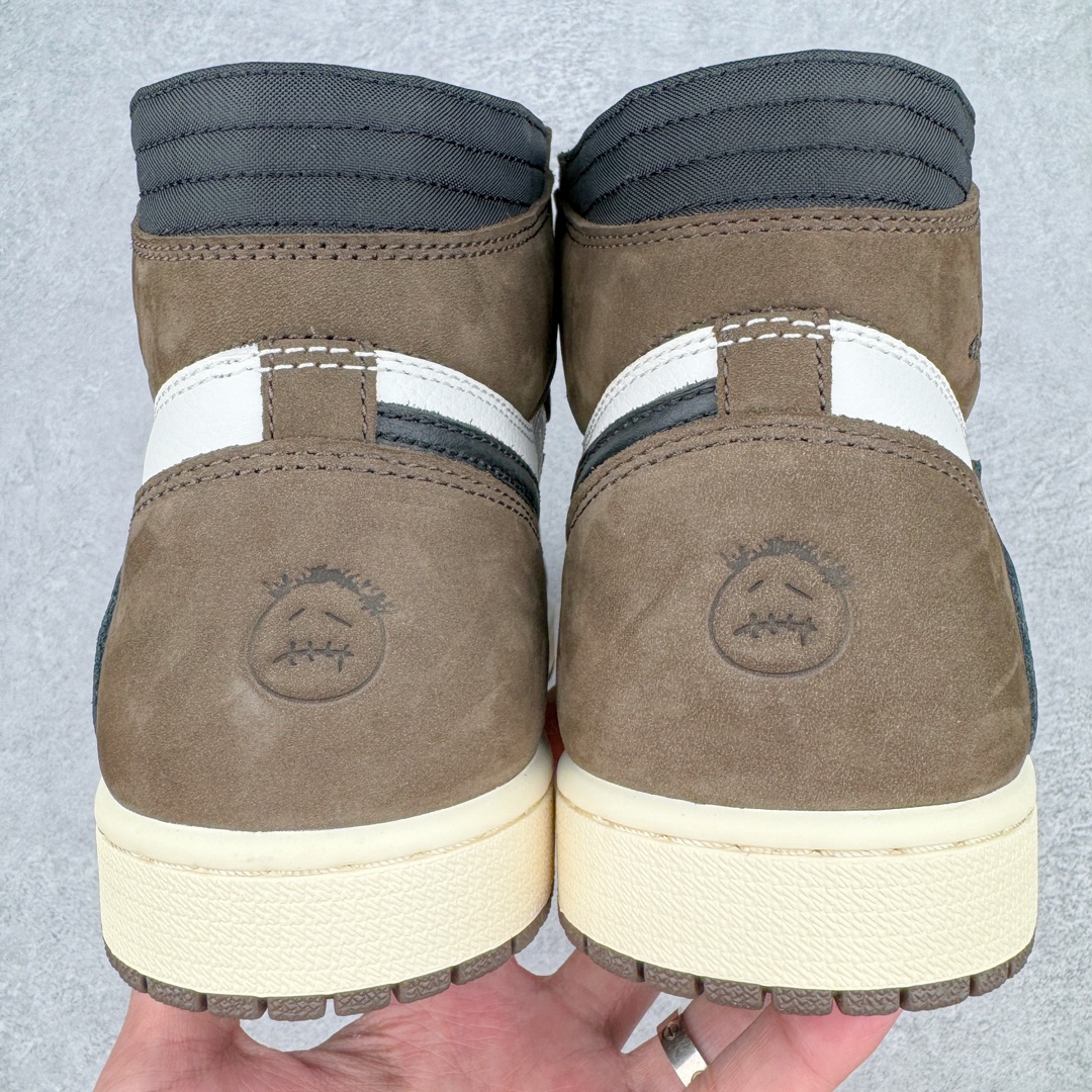 图片[8]-＃FK纯原 Travis Scott x Air Jordan AJ1 High OG SP TS联名深棕倒钩高帮 CD4487-100 全套原纸板楦头开发 原厂特供皮料加持 确保原汁原味 完美呈现一代版型 一比一鞋头弧度高度鞋身弧度 数据细节工艺流程均保持原鞋一致 后跟弧度收口自然对折 极致一眼正品既视感 原厂皮料 进口玻璃冲刀皮料裁剪零毛边 承诺百分百一致原鞋 全鞋电脑针车工艺 鞋面清洁度最高QC检验标准 控制溢胶 飞翼3D高频深度立体 鞋盒、防尘纸 均采购来自原厂 尺码：40 40.5 41 42 42.5 43 44 44.5 45 46 47.5-选品中心
