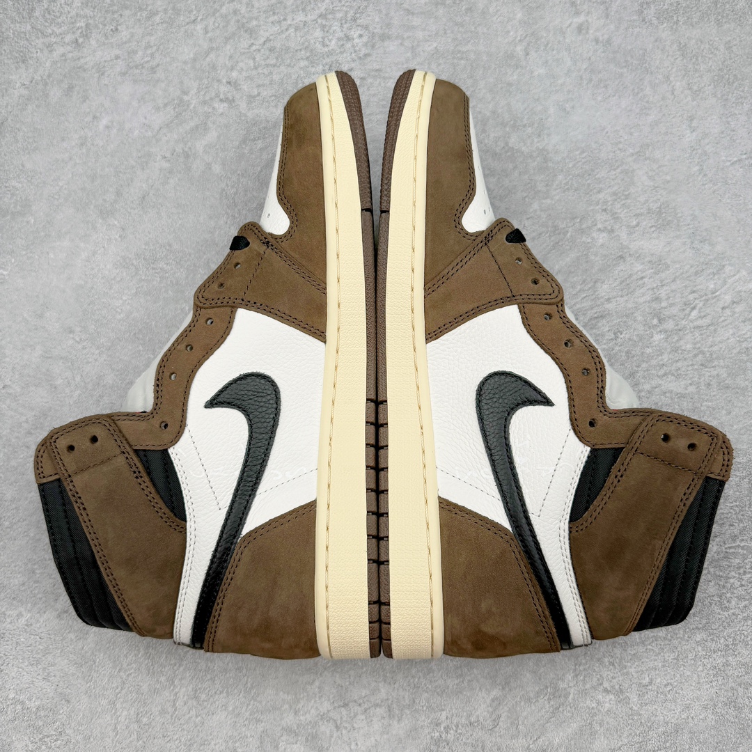 图片[5]-＃FK纯原 Travis Scott x Air Jordan AJ1 High OG SP TS联名深棕倒钩高帮 CD4487-100 全套原纸板楦头开发 原厂特供皮料加持 确保原汁原味 完美呈现一代版型 一比一鞋头弧度高度鞋身弧度 数据细节工艺流程均保持原鞋一致 后跟弧度收口自然对折 极致一眼正品既视感 原厂皮料 进口玻璃冲刀皮料裁剪零毛边 承诺百分百一致原鞋 全鞋电脑针车工艺 鞋面清洁度最高QC检验标准 控制溢胶 飞翼3D高频深度立体 鞋盒、防尘纸 均采购来自原厂 尺码：40 40.5 41 42 42.5 43 44 44.5 45 46 47.5-选品中心