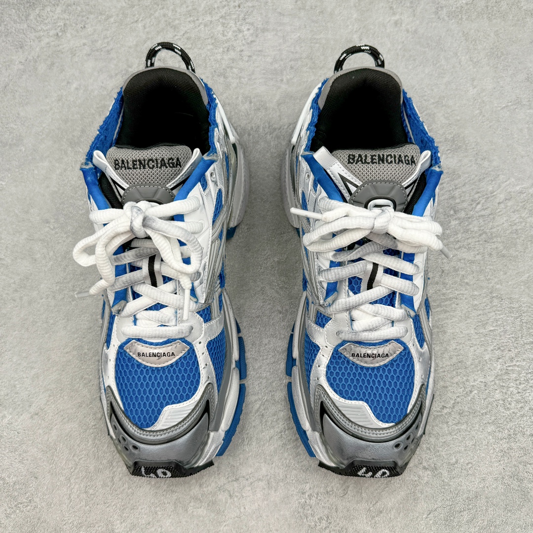 图片[2]-＃XA BALENCIAGA Runner Sneaker 巴黎世家七代慢跑系列低帮复古野跑潮流运动鞋老爹鞋 尼龙和网布材质 磨损效果 鞋头边缘印有尺码 背面浮印尺码 外侧印有跑者徽标 鞋舌刺绣 Balenciaga 品牌标识 鞋跟背面 Balenciaga品牌标识 材质采用65%聚氨酯、35%聚酯纤维 全新 Runner 鞋型轮廓借鉴于 2000 年初的复古线条 搭载大网眼面料制成鞋面基础 由粉色、白色尼龍与橡胶质地覆盖鞋面诠释线条感 当中透过几道手缝线与折损痕更是精准的掌握历经时间淬炼的破旧痕迹 延续其手法至鞋领、鞋跟、鞋带、中底等部分均饰有破损及脏污之貌 尤其是鞋领处与鞋带孔眼条更是采用不规则做旧技术将内容物泡棉随机露出 尺码：35 36 37 38 39 40 41 42 43 44 45 46-选品中心