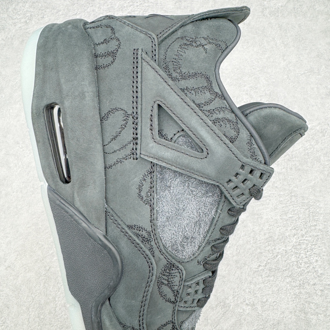 图片[8]-💰590 ＃GX KAWS x Air Jordan AJ4 \”Black\” 涂鸦联名纯黑 930155-001 圈内最强四代 独家外贸特供尺码含 45.5 49.5 50.5 耗时半年巨作 全套原纸板楦头开发 原厂特供皮料加持 确保原汁原味 完美呈现四代版型 一比一鞋头弧度高度鞋身弧度 数据细节工艺流程均保持原鞋一致 原厂TPU网格鞋带扣 正确内里网布 菱角分明不变形无多余毛边 柔软性质感一致于原鞋 市场唯一原厂鞋扣模具 背面可见隐藏注塑口 原厂织唛标 原厂飞人电绣工艺 尾指中部跳三针 独家绑鞋带手法 印刷中底布 四线拉帮 米色美纹纸贴合固定 进口港宝加持 后跟自然饱满 全鞋荧光划线卡点 追求极致完美 每一双都是工艺品 多重QC质检 超越公司货的品控标准 实实在在的免检产品 尺码：40 40.5 41 42 42.5 43 44 44.5 45 45.5 46 47.5 48.5 49.5 50.5 编码：by6936050-运动鞋