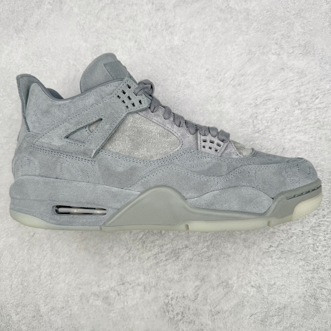 💰590 ＃GX/绿X 纯原福利‼KAWS x Air Jordan AJ4 \”Cool Grey\” 涂鸦联名酷灰 930155-003 圈内最强四代 独家外贸特供尺码含 45.5 49.5 50.5 耗时半年巨作 全套原纸板楦头开发 原厂特供皮料加持 确保原汁原味 完美呈现四代版型 一比一鞋头弧度高度鞋身弧度 数据细节工艺流程均保持原鞋一致 原厂TPU网格鞋带扣 正确内里网布 菱角分明不变形无多余毛边 柔软性质感一致于原鞋 市场唯一原厂鞋扣模具 背面可见隐藏注塑口 原厂织唛标 原厂飞人电绣工艺 尾指中部跳三针 独家绑鞋带手法 印刷中底布 四线拉帮 米色美纹纸贴合固定 进口港宝加持 后跟自然饱满 全鞋荧光划线卡点 追求极致完美 每一双都是工艺品 多重QC质检 超越公司货的品控标准 实实在在的免检产品 尺码：40 40.5 41 42 42.5 43 44 44.5 45 45.5 46 47.5 48.5 49.5 50.5 编码：by6936050-运动鞋