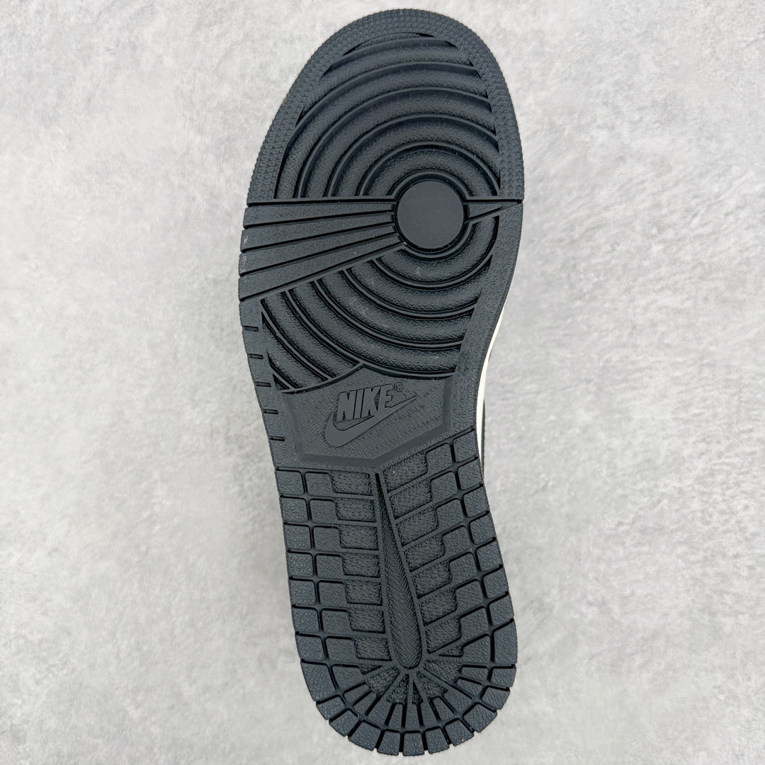 图片[9]-＃FK纯原 Air Jordan AJ1 Retro High 高帮黑摩卡小倒钩 555088-105 高端零售特供批次 产品品控稳定性领先行业 各方面均可对飙L版 良心定价不杀猪 SZ原厂全套原楦原纸板冲刀磨具开发 原厂皮料加持 原厂港宝加持定型后跟R度完美 同源原厂电绣 飞翼针数密度立体效果一致 百分百一致原鞋 原厂拉帮工艺 针距密度一致 后跟弧度收口自然不对折 极致一眼正品既视感 进口玻璃冲刀皮料裁剪零毛边 全鞋电脑针车工艺 品控清洁度最高QC检验标准 免检产品 原厂订购鞋盒、鞋标、防尘纸、鞋撑、鞋带 追求极致的原厂味道 尺码：40 40.5 41 42 42.5 43 44 44.5 45 46 47.5-选品中心