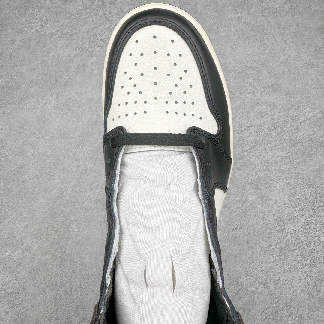图片[4]-＃FK纯原 Air Jordan AJ1 Retro High 高帮黑摩卡小倒钩 555088-105 高端零售特供批次 产品品控稳定性领先行业 各方面均可对飙L版 良心定价不杀猪 SZ原厂全套原楦原纸板冲刀磨具开发 原厂皮料加持 原厂港宝加持定型后跟R度完美 同源原厂电绣 飞翼针数密度立体效果一致 百分百一致原鞋 原厂拉帮工艺 针距密度一致 后跟弧度收口自然不对折 极致一眼正品既视感 进口玻璃冲刀皮料裁剪零毛边 全鞋电脑针车工艺 品控清洁度最高QC检验标准 免检产品 原厂订购鞋盒、鞋标、防尘纸、鞋撑、鞋带 追求极致的原厂味道 尺码：40 40.5 41 42 42.5 43 44 44.5 45 46 47.5-选品中心