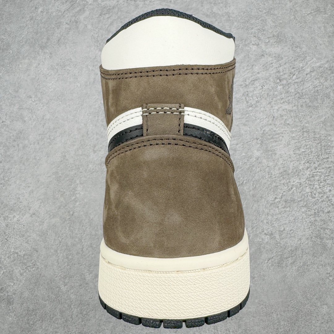 图片[8]-＃FK纯原 Air Jordan AJ1 Retro High 高帮黑摩卡小倒钩 555088-105 高端零售特供批次 产品品控稳定性领先行业 各方面均可对飙L版 良心定价不杀猪 SZ原厂全套原楦原纸板冲刀磨具开发 原厂皮料加持 原厂港宝加持定型后跟R度完美 同源原厂电绣 飞翼针数密度立体效果一致 百分百一致原鞋 原厂拉帮工艺 针距密度一致 后跟弧度收口自然不对折 极致一眼正品既视感 进口玻璃冲刀皮料裁剪零毛边 全鞋电脑针车工艺 品控清洁度最高QC检验标准 免检产品 原厂订购鞋盒、鞋标、防尘纸、鞋撑、鞋带 追求极致的原厂味道 尺码：40 40.5 41 42 42.5 43 44 44.5 45 46 47.5-选品中心