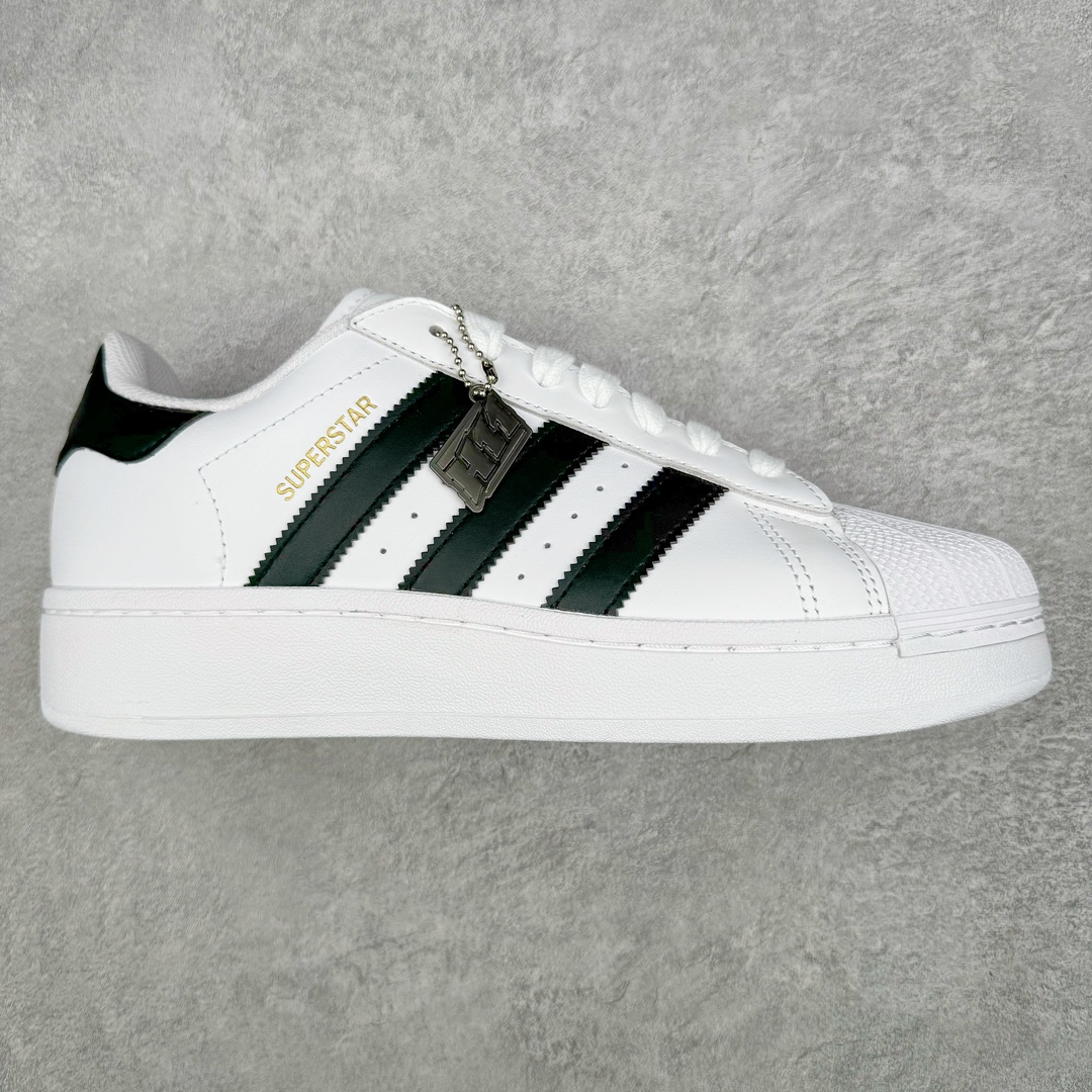 图片[2]-＃H11纯原 AD Originals Superstar 经典复古贝壳头厚底板鞋 诞生于1969年 是第一双将全皮面鞋 身与橡胶鞋头结合在一起的低帮篮球鞋 Superstar最开始 是作为高帮篮球鞋Pro Model的低帮版本而出现的 但因为其独特和醒目的橡胶鞋头造型而让大家熟知 被大家形象地称为\\\”shelltoe\\\”贝壳头 在70年代的美国职业篮球场上 接近3/4的NBA球员都将这双Superstar作为场上用鞋 80年代之后 经过不断的改良和发展 Superstar逐渐成为横跨时装、音乐、街头文化、休闲和运动等各大领域的时尚潮鞋 尺码：36 36.5 37 38 38.5 39 40 40.5 41 42 42.5 43 44 44.5 45-选品中心