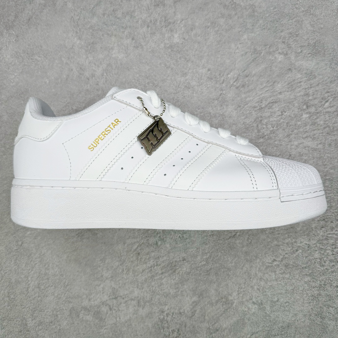 图片[6]-＃H11纯原 AD Originals Superstar 经典复古贝壳头厚底板鞋 诞生于1969年 是第一双将全皮面鞋 身与橡胶鞋头结合在一起的低帮篮球鞋 Superstar最开始 是作为高帮篮球鞋Pro Model的低帮版本而出现的 但因为其独特和醒目的橡胶鞋头造型而让大家熟知 被大家形象地称为\\\”shelltoe\\\”贝壳头 在70年代的美国职业篮球场上 接近3/4的NBA球员都将这双Superstar作为场上用鞋 80年代之后 经过不断的改良和发展 Superstar逐渐成为横跨时装、音乐、街头文化、休闲和运动等各大领域的时尚潮鞋 尺码：36 36.5 37 38 38.5 39 40 40.5 41 42 42.5 43 44 44.5 45-选品中心