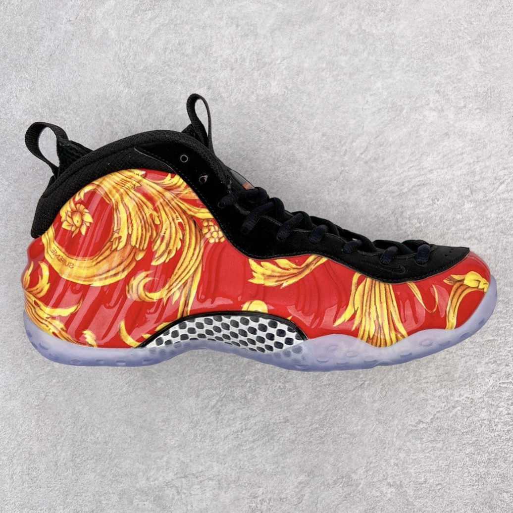 💰510 Supreme x NK Air Foamposite One 红稻草喷 652792-600 莞产原底面 公司渠道同模具 鞋型发泡360度无死角 双层Zoom气垫植入 中底完美注胶 搭载原厂碳纤维材质 诞生于1997年的NK Air Foamposite系列可以说是整个球鞋历史上最为经典的系列之一 也就是我们常说的“喷”和“泡” 其中“喷”由Foamposite One代言人Penny的英文音译而来 而“泡”则来源于另一款鞋型 Foamposite Pro中\”pro\”的音译 在诞生初期 由于高昂的造价以及超前的外形 Foamposite系列的反对者不在少数 甚至有人认为这款鞋会毁掉整个球鞋行业 但事实证明这双灵感来自于甲虫 自带“黑科技”鞋面以及双层Zoom+大块碳板的太空球鞋不仅受到了大众的接受与追捧 并且成功的影响了篮球鞋的发展 SIZE：38.5 39 40 40.5 41 42 42.5 43 44 44.5 45 46 编码：by5936080-运动鞋