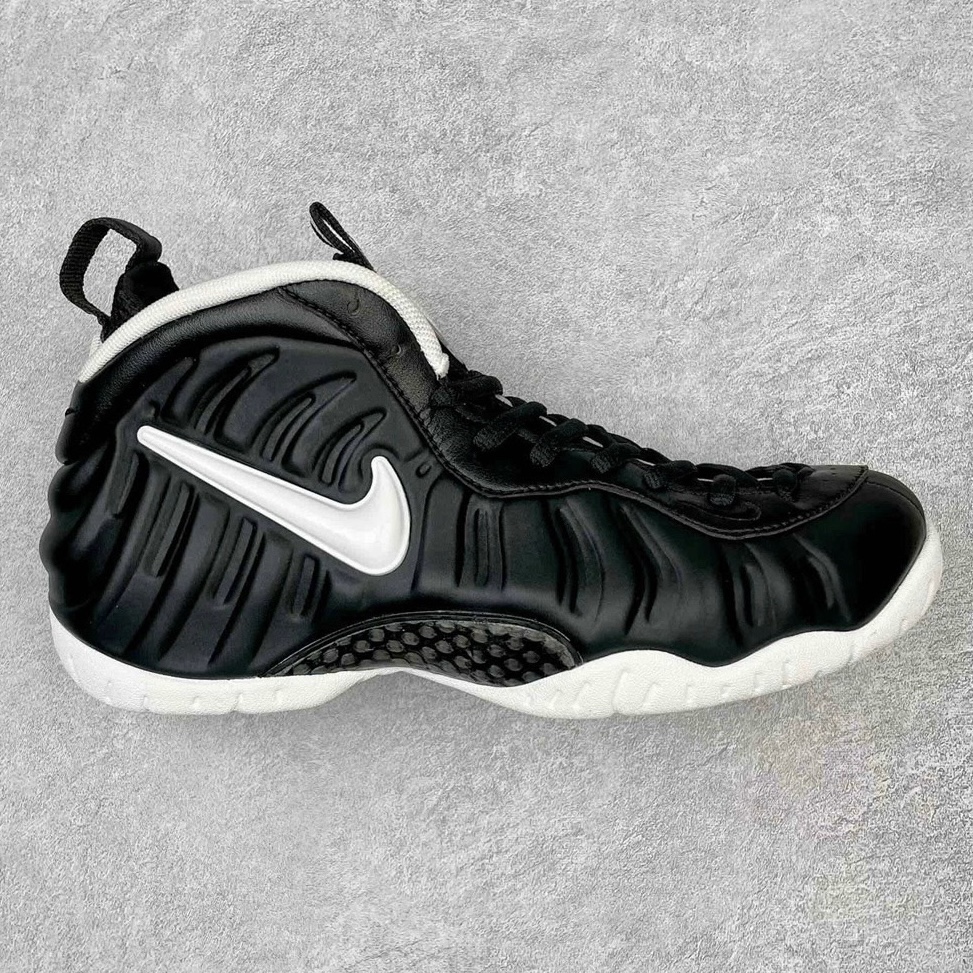 💰440 NK Air Foamposite One 末日泡 莞产原底面 公司渠道同模具 鞋型发泡360度无死角 双层Zoom气垫植入 中底完美注胶 搭载原厂碳纤维材质 诞生于1997年的NK Air Foamposite系列可以说是整个球鞋历史上最为经典的系列之一 也就是我们常说的“喷”和“泡” 其中“喷”由Foamposite One代言人Penny的英文音译而来 而“泡”则来源于另一款鞋型 Foamposite Pro中\”pro\”的音译 在诞生初期 由于高昂的造价以及超前的外形 Foamposite系列的反对者不在少数 甚至有人认为这款鞋会毁掉整个球鞋行业 但事实证明这双灵感来自于甲虫 自带“黑科技”鞋面以及双层Zoom+大块碳板的太空球鞋不仅受到了大众的接受与追捧 并且成功的影响了篮球鞋的发展 SIZE：38.5 39 40 40.5 41 42 42.5 43 44 44.5 45 46 编码：by5936010-运动鞋