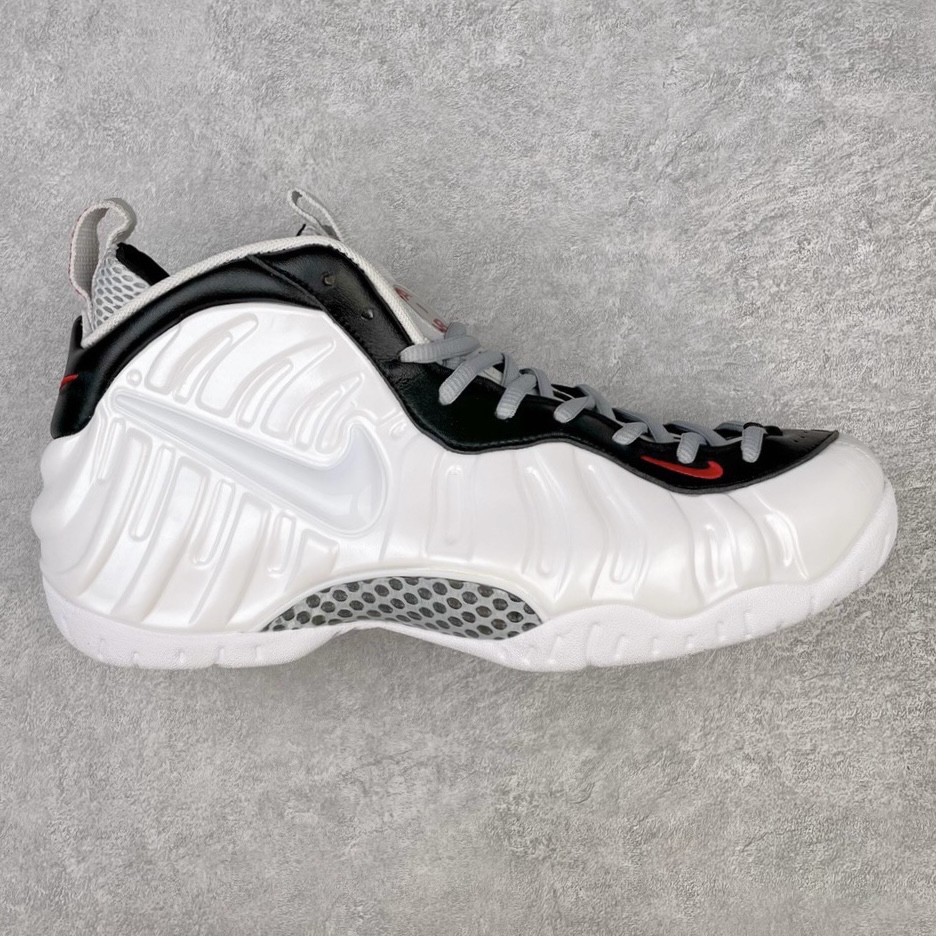 💰510 NK Air Foamposite One 白泡 莞产原底面 公司渠道同模具 鞋型发泡360度无死角 双层Zoom气垫植入 中底完美注胶 搭载原厂碳纤维材质 诞生于1997年的NK Air Foamposite系列可以说是整个球鞋历史上最为经典的系列之一 也就是我们常说的“喷”和“泡” 其中“喷”由Foamposite One代言人Penny的英文音译而来 而“泡”则来源于另一款鞋型 Foamposite Pro中\”pro\”的音译 在诞生初期 由于高昂的造价以及超前的外形 Foamposite系列的反对者不在少数 甚至有人认为这款鞋会毁掉整个球鞋行业 但事实证明这双灵感来自于甲虫 自带“黑科技”鞋面以及双层Zoom+大块碳板的太空球鞋不仅受到了大众的接受与追捧 并且成功的影响了篮球鞋的发展 SIZE：38.5 39 40 40.5 41 42 42.5 43 44 44.5 45 46 编码：by5936080-运动鞋