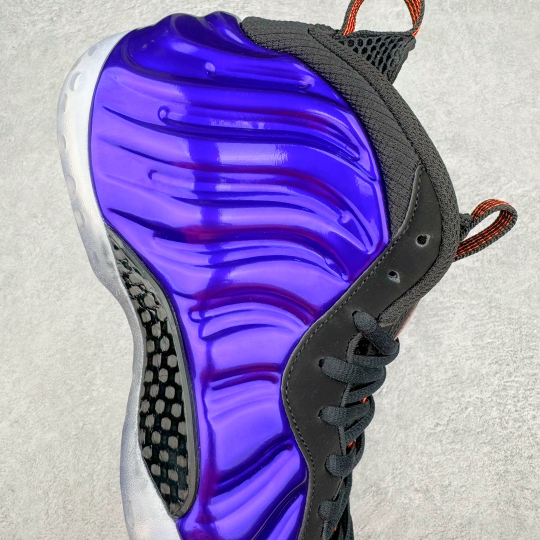 图片[6]-💰440 NK Air Foamposite One 电光紫喷 314996-501 莞产原底面 公司渠道同模具 鞋型发泡360度无死角 双层Zoom气垫植入 中底完美注胶 搭载原厂碳纤维材质 诞生于1997年的NK Air Foamposite系列可以说是整个球鞋历史上最为经典的系列之一 也就是我们常说的“喷”和“泡” 其中“喷”由Foamposite One代言人Penny的英文音译而来 而“泡”则来源于另一款鞋型 Foamposite Pro中\”pro\”的音译 在诞生初期 由于高昂的造价以及超前的外形 Foamposite系列的反对者不在少数 甚至有人认为这款鞋会毁掉整个球鞋行业 但事实证明这双灵感来自于甲虫 自带“黑科技”鞋面以及双层Zoom+大块碳板的太空球鞋不仅受到了大众的接受与追捧 并且成功的影响了篮球鞋的发展 SIZE：38.5 39 40 40.5 41 42 42.5 43 44 44.5 45 46 编码：by5936010-运动鞋