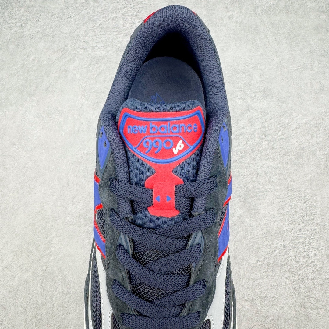 图片[5]-＃K版纯原 Carhartt WIP x New Balance M990CH6 新百伦NB990V6 第六代总统复古慢跑鞋 联名卡其色 这是一双极具现代感设计的复古跑鞋 990v6 鞋面大部分面积依旧采用麂皮和织物材质覆盖 从各种细节上看也还是有点 990v5 的影子 但相比 990v5 990v6 鞋面各种材质的拼接会更加复杂 这次 990v6 最大的改变相信大家应该也发现了 就是看上去貌似比 990v4 和 990v5 两代鞋款加起来还要厚的鞋底 其实这是 New Balance 首次采用的三重缓震组合鞋底 除了之前就有的 ABZORB 缓震科技和 ENCAP 中底 这次新加入了 FuelCell 缓震科技 看来舒适度和增高度 都要更上一层楼呀 990v6 的侧标 Logo 设计少见地没有印在绒面皮革上 而是置于网眼面料以及横跨鞋身的皮革织带之上 同时鞋舌上的标签设计并没有延用此前 990v4 和 990v5 采用的样式设计 而是采用了一种新的类似于三角徽章的设计 所以对于鞋款上的更新变化 既有延续经典的设计 也有创新性的改变 尺码：36 37 37.5 38 38.5 39 40 40.5 41.5 42 42.5 43 44 44.5 45-选品中心