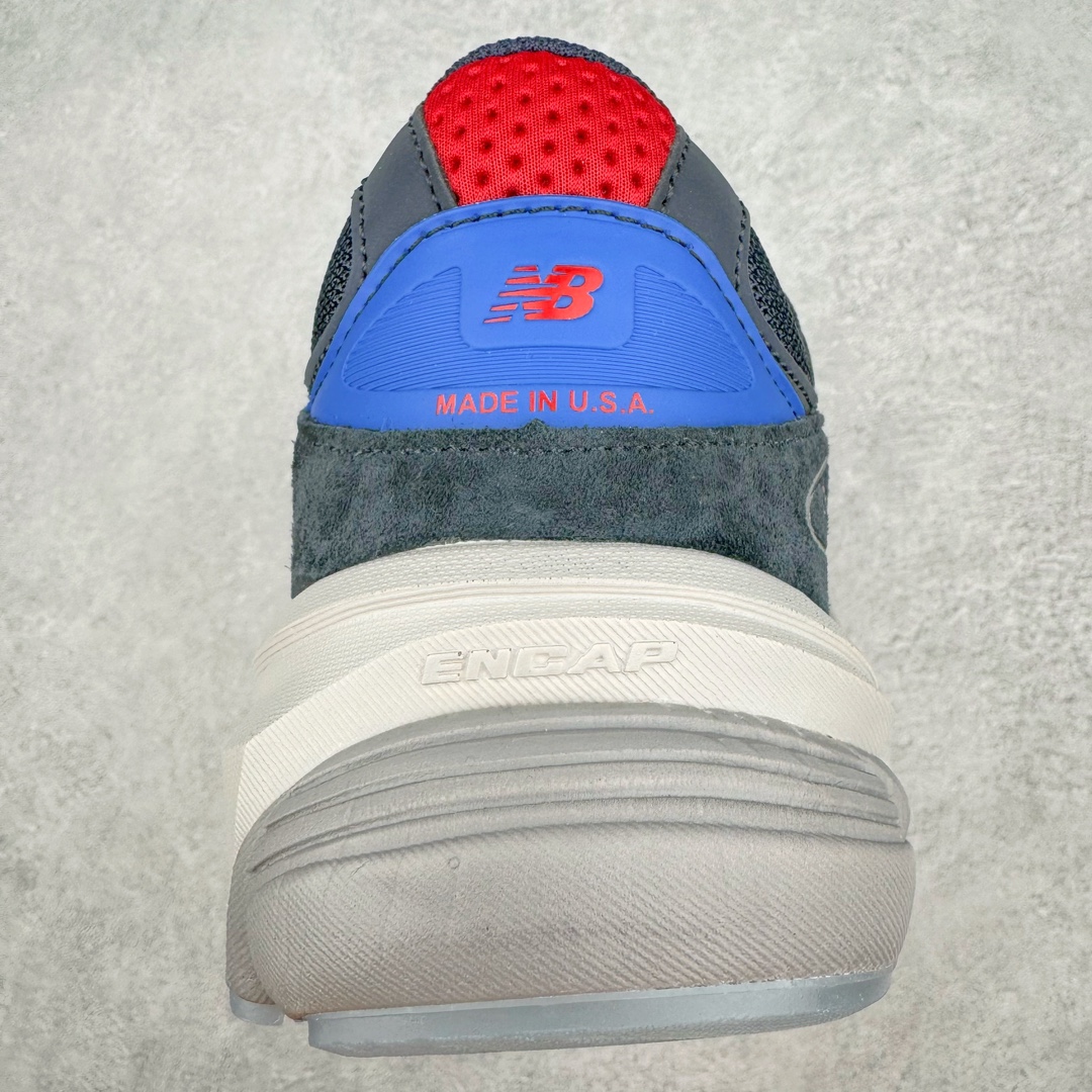 图片[8]-＃K版纯原 Carhartt WIP x New Balance M990CH6 新百伦NB990V6 第六代总统复古慢跑鞋 联名卡其色 这是一双极具现代感设计的复古跑鞋 990v6 鞋面大部分面积依旧采用麂皮和织物材质覆盖 从各种细节上看也还是有点 990v5 的影子 但相比 990v5 990v6 鞋面各种材质的拼接会更加复杂 这次 990v6 最大的改变相信大家应该也发现了 就是看上去貌似比 990v4 和 990v5 两代鞋款加起来还要厚的鞋底 其实这是 New Balance 首次采用的三重缓震组合鞋底 除了之前就有的 ABZORB 缓震科技和 ENCAP 中底 这次新加入了 FuelCell 缓震科技 看来舒适度和增高度 都要更上一层楼呀 990v6 的侧标 Logo 设计少见地没有印在绒面皮革上 而是置于网眼面料以及横跨鞋身的皮革织带之上 同时鞋舌上的标签设计并没有延用此前 990v4 和 990v5 采用的样式设计 而是采用了一种新的类似于三角徽章的设计 所以对于鞋款上的更新变化 既有延续经典的设计 也有创新性的改变 尺码：36 37 37.5 38 38.5 39 40 40.5 41.5 42 42.5 43 44 44.5 45-选品中心