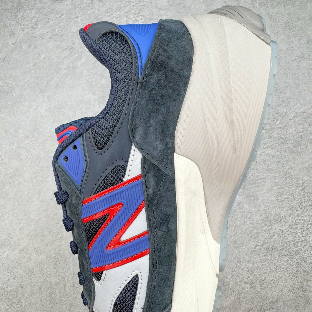 图片[7]-＃K版纯原 Carhartt WIP x New Balance M990CH6 新百伦NB990V6 第六代总统复古慢跑鞋 联名卡其色 这是一双极具现代感设计的复古跑鞋 990v6 鞋面大部分面积依旧采用麂皮和织物材质覆盖 从各种细节上看也还是有点 990v5 的影子 但相比 990v5 990v6 鞋面各种材质的拼接会更加复杂 这次 990v6 最大的改变相信大家应该也发现了 就是看上去貌似比 990v4 和 990v5 两代鞋款加起来还要厚的鞋底 其实这是 New Balance 首次采用的三重缓震组合鞋底 除了之前就有的 ABZORB 缓震科技和 ENCAP 中底 这次新加入了 FuelCell 缓震科技 看来舒适度和增高度 都要更上一层楼呀 990v6 的侧标 Logo 设计少见地没有印在绒面皮革上 而是置于网眼面料以及横跨鞋身的皮革织带之上 同时鞋舌上的标签设计并没有延用此前 990v4 和 990v5 采用的样式设计 而是采用了一种新的类似于三角徽章的设计 所以对于鞋款上的更新变化 既有延续经典的设计 也有创新性的改变 尺码：36 37 37.5 38 38.5 39 40 40.5 41.5 42 42.5 43 44 44.5 45-选品中心