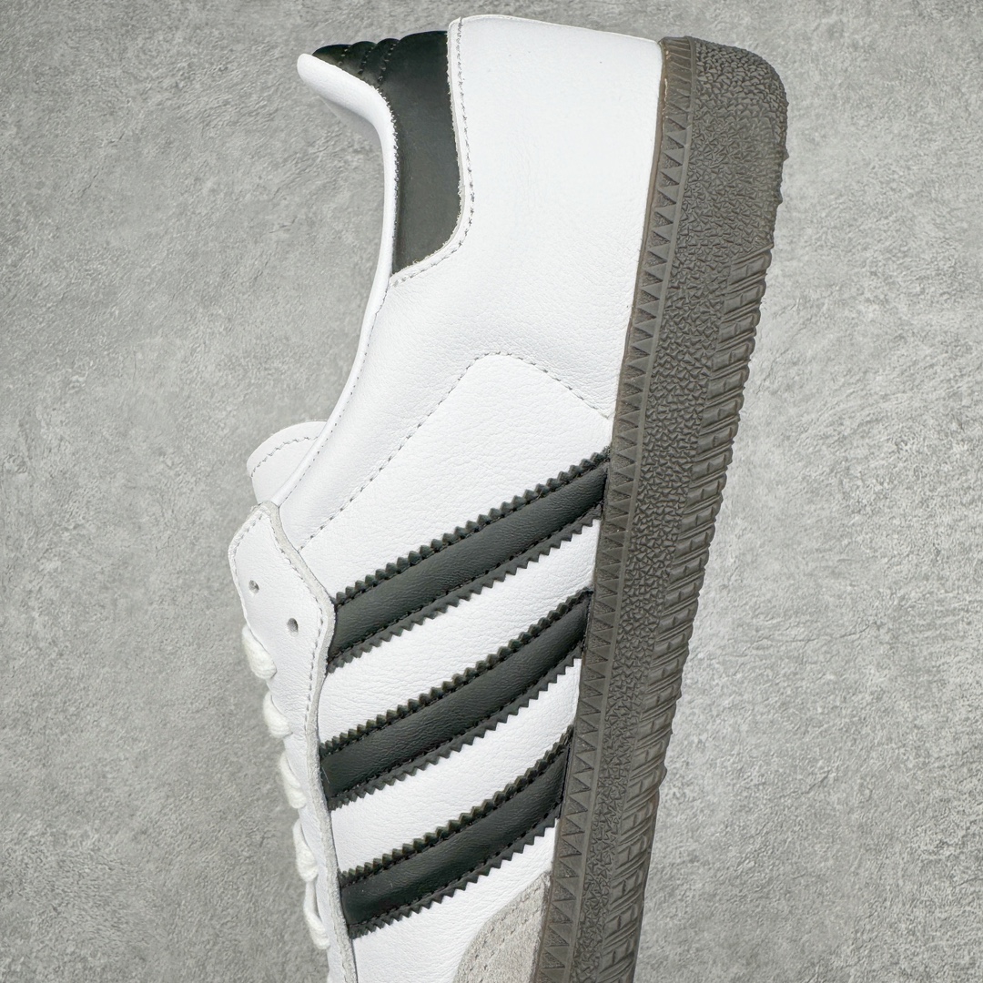 图片[7]-＃M版纯原福利 AD Original Samba OG 复古经典轻便板鞋 B75806 原装头层牛皮加持 正确烫金高频细节 原装纳米超迁皮料 独家私模橡胶大底 原盒原配 正确黑色中底布 这款桑巴鞋展示了高质量的工艺 带有装饰的超锁缝制和无缝的手感 柔软、柔软的皮革造型和标志性的3条纹完成了精致的外观 正规合身鞋带 鞋面上有绒面鞋垫 橡胶鞋底 享受正畸套筒软感 自50年代首次亮相以来就一直在赢得粉丝的青睐 尺码：36 36.5 37.5 38 38.5 39 40 40.5 41 42 42.5 43 44 44.5 45-选品中心