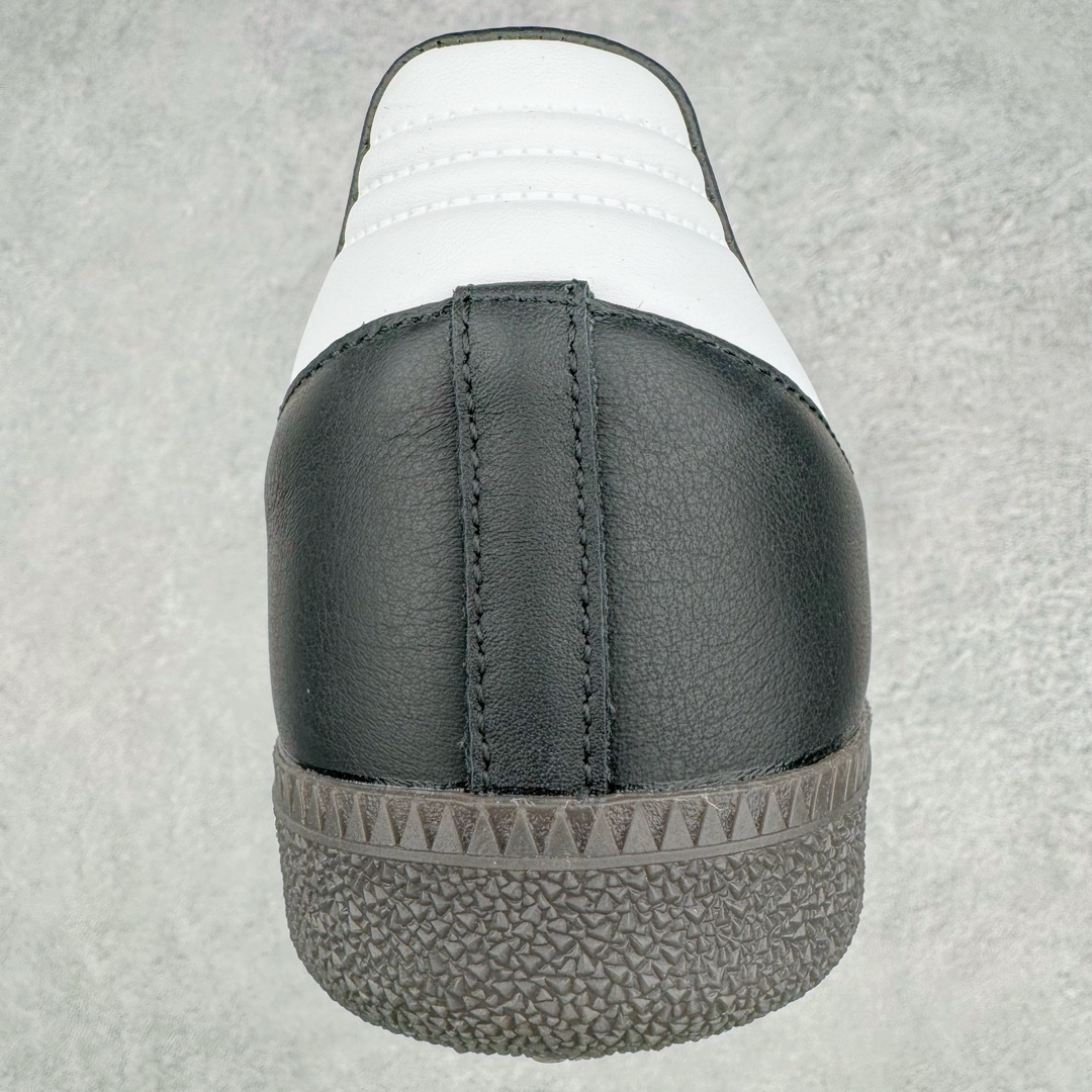 图片[8]-＃M版纯原福利 AD Original Samba OG 复古经典轻便板鞋 B75807 原装头层牛皮加持 正确烫金高频细节 原装纳米超迁皮料 独家私模橡胶大底 原盒原配 正确黑色中底布 这款桑巴鞋展示了高质量的工艺 带有装饰的超锁缝制和无缝的手感 柔软、柔软的皮革造型和标志性的3条纹完成了精致的外观 正规合身鞋带 鞋面上有绒面鞋垫 橡胶鞋底 享受正畸套筒软感 自50年代首次亮相以来就一直在赢得粉丝的青睐 尺码：36 36.5 37.5 38 38.5 39 40 40.5 41 42 42.5 43 44 44.5 45-选品中心