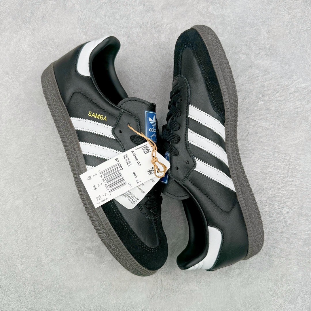 图片[3]-＃M版纯原福利 AD Original Samba OG 复古经典轻便板鞋 B75807 原装头层牛皮加持 正确烫金高频细节 原装纳米超迁皮料 独家私模橡胶大底 原盒原配 正确黑色中底布 这款桑巴鞋展示了高质量的工艺 带有装饰的超锁缝制和无缝的手感 柔软、柔软的皮革造型和标志性的3条纹完成了精致的外观 正规合身鞋带 鞋面上有绒面鞋垫 橡胶鞋底 享受正畸套筒软感 自50年代首次亮相以来就一直在赢得粉丝的青睐 尺码：36 36.5 37.5 38 38.5 39 40 40.5 41 42 42.5 43 44 44.5 45-选品中心