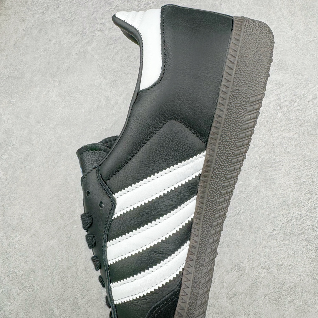 图片[7]-＃M版纯原福利 AD Original Samba OG 复古经典轻便板鞋 B75807 原装头层牛皮加持 正确烫金高频细节 原装纳米超迁皮料 独家私模橡胶大底 原盒原配 正确黑色中底布 这款桑巴鞋展示了高质量的工艺 带有装饰的超锁缝制和无缝的手感 柔软、柔软的皮革造型和标志性的3条纹完成了精致的外观 正规合身鞋带 鞋面上有绒面鞋垫 橡胶鞋底 享受正畸套筒软感 自50年代首次亮相以来就一直在赢得粉丝的青睐 尺码：36 36.5 37.5 38 38.5 39 40 40.5 41 42 42.5 43 44 44.5 45-选品中心