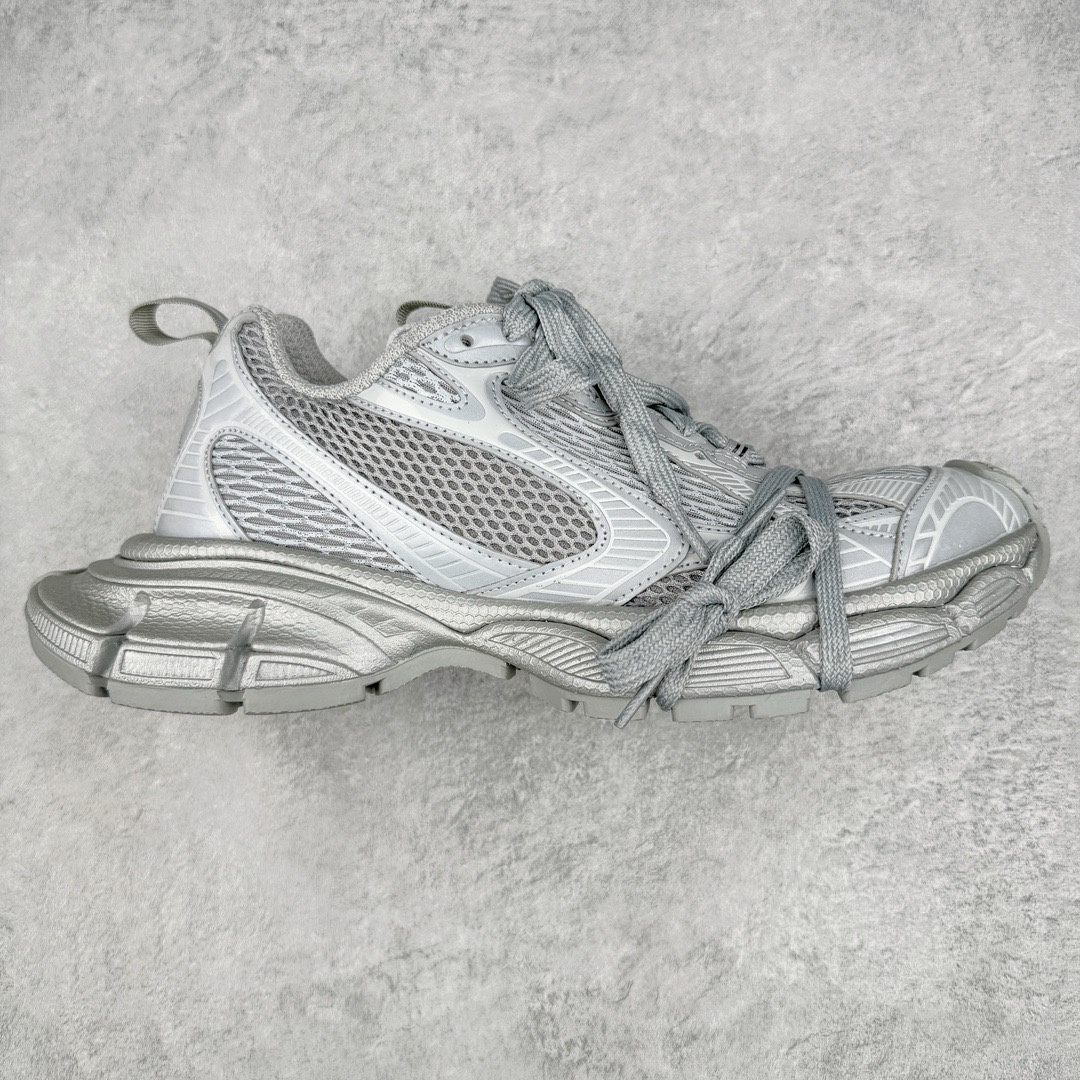 图片[4]-＃XA BALENCIAGA 3XL Sneakers 巴黎世家十代网布系带低帮走秀复古老爹鞋 全套原纸板楦头开发 最原汁原味的灵魂版型 全鞋荧光划线卡点 胶水把控整洁度追求极致完美 每一双都是工艺品 多重QC质检 超越公司货的品控标准 实实在在的免检产品 原盒原配 正确字体电绣 粗细、位置、大小正确 侧边TPU 透气孔匹配意产原版 正确分离大底 TPU软底 原版一致大底LOGO 立体感十足 原厂皮料水洗做旧 采购原厂网纱 不含皮革 网布材料和聚氨酯 磨损效果 鞋头边缘和后帮 Balenciaga 徽标 鞋面和后跟凸印尺码 鞋舌 3XL 橡胶品牌标识和反光细节 鞋帮拉袢和鞋舌拉祥 配反光细节 备用鞋带在鞋履前侧 可在穿着前取下 便于不同造型搭配 正常尺码 尺码：35 36 37 38 39 40 41 42 43 44 45 46-选品中心