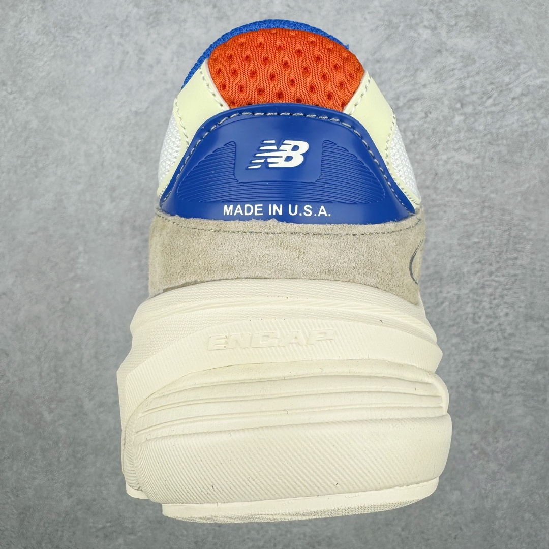 图片[8]-＃K版纯原 Carhartt WIP x New Balance M990CH6 新百伦NB990V6 第六代总统复古慢跑鞋 联名卡其色 这是一双极具现代感设计的复古跑鞋 990v6 鞋面大部分面积依旧采用麂皮和织物材质覆盖 从各种细节上看也还是有点 990v5 的影子 但相比 990v5 990v6 鞋面各种材质的拼接会更加复杂 这次 990v6 最大的改变相信大家应该也发现了 就是看上去貌似比 990v4 和 990v5 两代鞋款加起来还要厚的鞋底 其实这是 New Balance 首次采用的三重缓震组合鞋底 除了之前就有的 ABZORB 缓震科技和 ENCAP 中底 这次新加入了 FuelCell 缓震科技 看来舒适度和增高度 都要更上一层楼呀 990v6 的侧标 Logo 设计少见地没有印在绒面皮革上 而是置于网眼面料以及横跨鞋身的皮革织带之上 同时鞋舌上的标签设计并没有延用此前 990v4 和 990v5 采用的样式设计 而是采用了一种新的类似于三角徽章的设计 所以对于鞋款上的更新变化 既有延续经典的设计 也有创新性的改变 尺码：36 37 37.5 38 38.5 39 40 40.5 41.5 42 42.5 43 44 44.5 45-选品中心