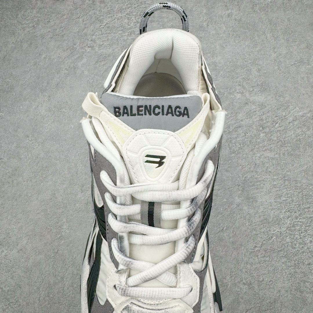 图片[5]-💰460 ＃VG零售版 BALENCIAGA Runner Sneaker 巴黎世家七代慢跑系列低帮复古野跑潮流运动鞋老爹鞋 尼龙和网布材质 磨损效果 鞋头边缘印有尺码 背面浮印尺码 外侧印有跑者徽标 鞋舌刺绣 Balenciaga 品牌标识 鞋跟背面 Balenciaga品牌标识 材质采用65%聚氨酯、35%聚酯纤维 全新 Runner 鞋型轮廓借鉴于 2000 年初的复古线条 搭载大网眼面料制成鞋面基础，由粉色、白色尼龍与橡胶质地覆盖鞋面诠释线条感 当中透过几道手缝线与折损痕更是精准的掌握历经时间淬炼的破旧痕迹 延续其手法至鞋领、鞋跟、鞋带、中底等部分均饰有破损及脏污之貌 尤其是鞋领处与鞋带孔眼条更是采用不规则做旧技术将内容物泡棉随机露出 尺码：35 36 37 38 39 40 41 42 43 44 45 46 编码：by5936030-运动鞋