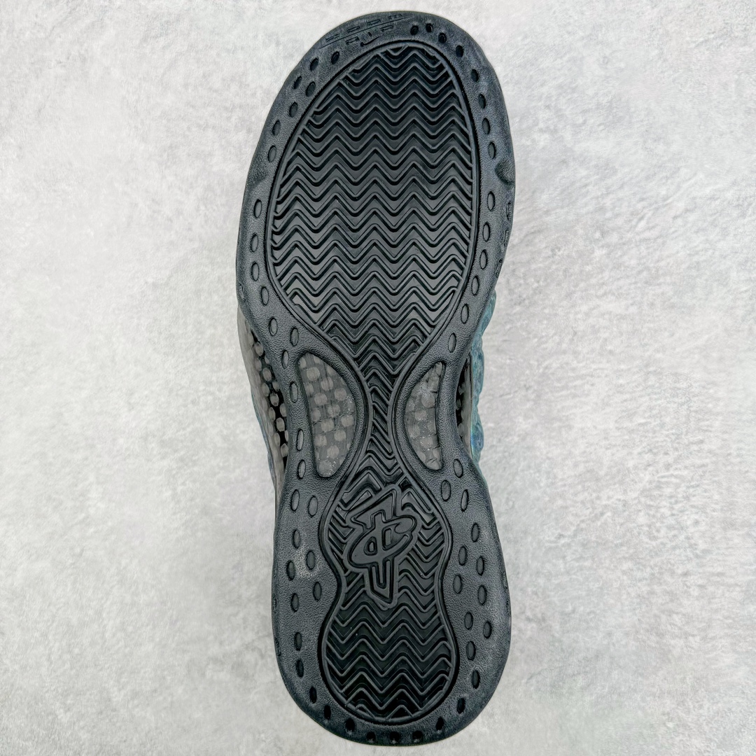 图片[9]-💰510 NK Air Foamposite One 鲍鱼喷 575420-009 莞产原底面 公司渠道同模具 鞋型发泡360度无死角 双层Zoom气垫植入 中底完美注胶 搭载原厂碳纤维材质 诞生于1997年的NK Air Foamposite系列可以说是整个球鞋历史上最为经典的系列之一 也就是我们常说的“喷”和“泡” 其中“喷”由Foamposite One代言人Penny的英文音译而来 而“泡”则来源于另一款鞋型 Foamposite Pro中\”pro\”的音译 在诞生初期 由于高昂的造价以及超前的外形 Foamposite系列的反对者不在少数 甚至有人认为这款鞋会毁掉整个球鞋行业 但事实证明这双灵感来自于甲虫 自带“黑科技”鞋面以及双层Zoom+大块碳板的太空球鞋不仅受到了大众的接受与追捧 并且成功的影响了篮球鞋的发展 SIZE：38.5 39 40 40.5 41 42 42.5 43 44 44.5 45 46 编码：by5936080-运动鞋