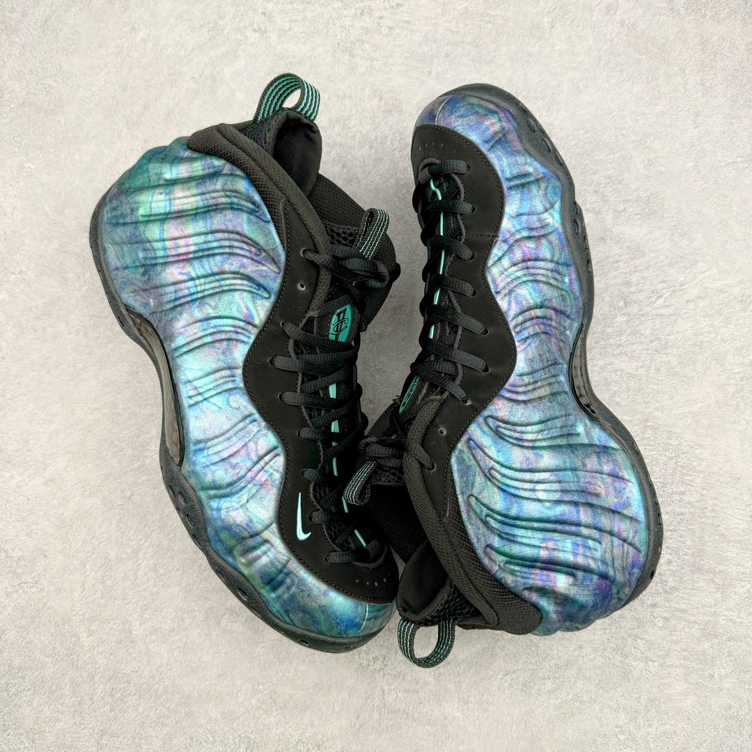 图片[3]-💰510 NK Air Foamposite One 鲍鱼喷 575420-009 莞产原底面 公司渠道同模具 鞋型发泡360度无死角 双层Zoom气垫植入 中底完美注胶 搭载原厂碳纤维材质 诞生于1997年的NK Air Foamposite系列可以说是整个球鞋历史上最为经典的系列之一 也就是我们常说的“喷”和“泡” 其中“喷”由Foamposite One代言人Penny的英文音译而来 而“泡”则来源于另一款鞋型 Foamposite Pro中\”pro\”的音译 在诞生初期 由于高昂的造价以及超前的外形 Foamposite系列的反对者不在少数 甚至有人认为这款鞋会毁掉整个球鞋行业 但事实证明这双灵感来自于甲虫 自带“黑科技”鞋面以及双层Zoom+大块碳板的太空球鞋不仅受到了大众的接受与追捧 并且成功的影响了篮球鞋的发展 SIZE：38.5 39 40 40.5 41 42 42.5 43 44 44.5 45 46 编码：by5936080-运动鞋