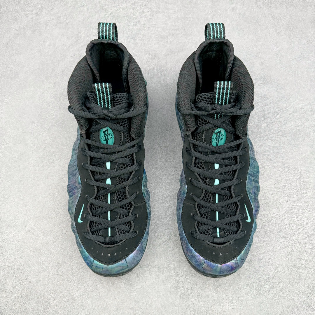 图片[2]-💰510 NK Air Foamposite One 鲍鱼喷 575420-009 莞产原底面 公司渠道同模具 鞋型发泡360度无死角 双层Zoom气垫植入 中底完美注胶 搭载原厂碳纤维材质 诞生于1997年的NK Air Foamposite系列可以说是整个球鞋历史上最为经典的系列之一 也就是我们常说的“喷”和“泡” 其中“喷”由Foamposite One代言人Penny的英文音译而来 而“泡”则来源于另一款鞋型 Foamposite Pro中\”pro\”的音译 在诞生初期 由于高昂的造价以及超前的外形 Foamposite系列的反对者不在少数 甚至有人认为这款鞋会毁掉整个球鞋行业 但事实证明这双灵感来自于甲虫 自带“黑科技”鞋面以及双层Zoom+大块碳板的太空球鞋不仅受到了大众的接受与追捧 并且成功的影响了篮球鞋的发展 SIZE：38.5 39 40 40.5 41 42 42.5 43 44 44.5 45 46 编码：by5936080-运动鞋