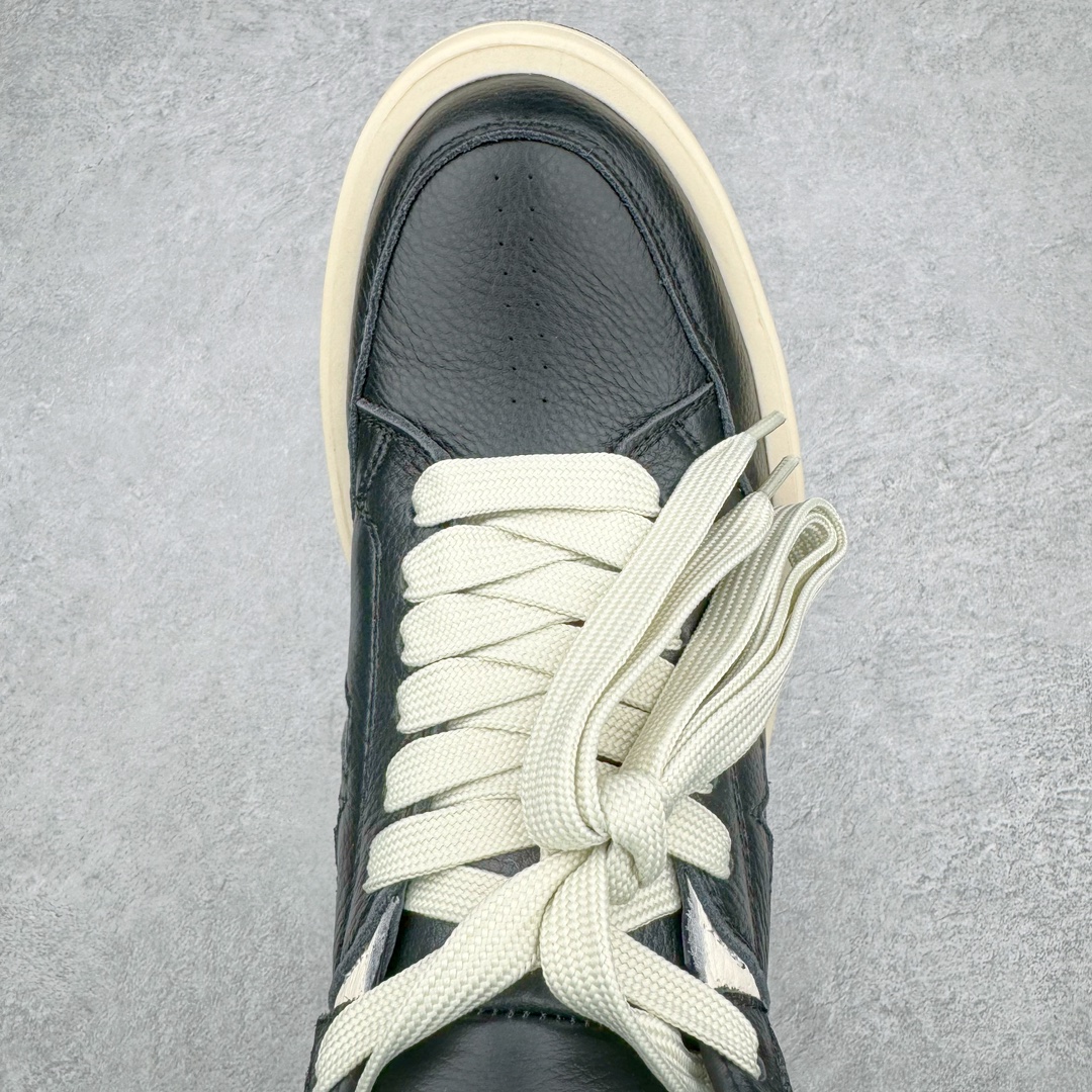 图片[4]-💰460 ＃纯原 Rick Owens DRKSHDW x Converse TURBODRK Weapon RO瑞克欧文斯匡威联名摩登厚底运动板鞋 黑白 以 80 年代的经典篮球鞋 Weapon 为灵感 带来新诠释 超厚鞋底 高帮鞋身以及夸张的鞋舌设计都充满 Rick Owens 式的美学  原厂楦头纸板裁片完全1:1对位复模 这样最后合模拼接的时候鞋型才能以最完美的形态展现 区别于市面上所有看图做货版本 导致整个鞋型完全不对味 臃肿肥胖 根本没有展现出原版的味道 原版的灵魂就在五角星的位置 不同码数上的比例是有区别的 原版整体是修长的 皮料根据原厂色号经过了历时 3个月无数次修改 终于调整到和原版最为接近的同色摔纹荔枝皮 因为毕竟官方多次补货 官方的皮料颜色或多或少都会有稍微的色差 属于正常现象 我们买回来的几双正品样板也会有区别 鞋底模具重新开模 独立私模三色tpu橡胶组合大底 1个码数一套模具 这样做的好处的码数比较合脚 区别市场上共码普通版本 单色同色橡胶大底 尺码：35 36 37 38 38.5 39 40 40.5 41 42 42.5 43 44 44.5 45 46 编码：by5936030-运动鞋