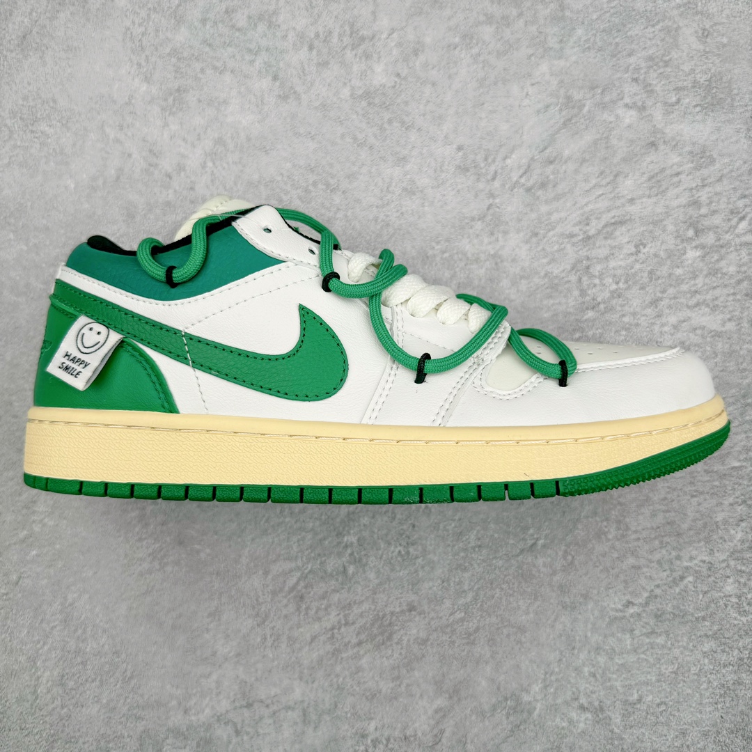 💰110 ＃福利特价‼Air Jordan AJ1 Low 解构绑带低帮系列 原厂内置气垫魔块 A模大底 头层小牛皮 鞋舌AJ原厂专用牛津布+AJ专用反口珍珠布+原厂无杂质高弹内里海棉+特殊封边弹力鞋带 SIZE：36 36.5 37.5 38 38.5 39 40 40.5 41 42 42.5 43 44 44.5 45 46 编码：Qby1936080-运动鞋