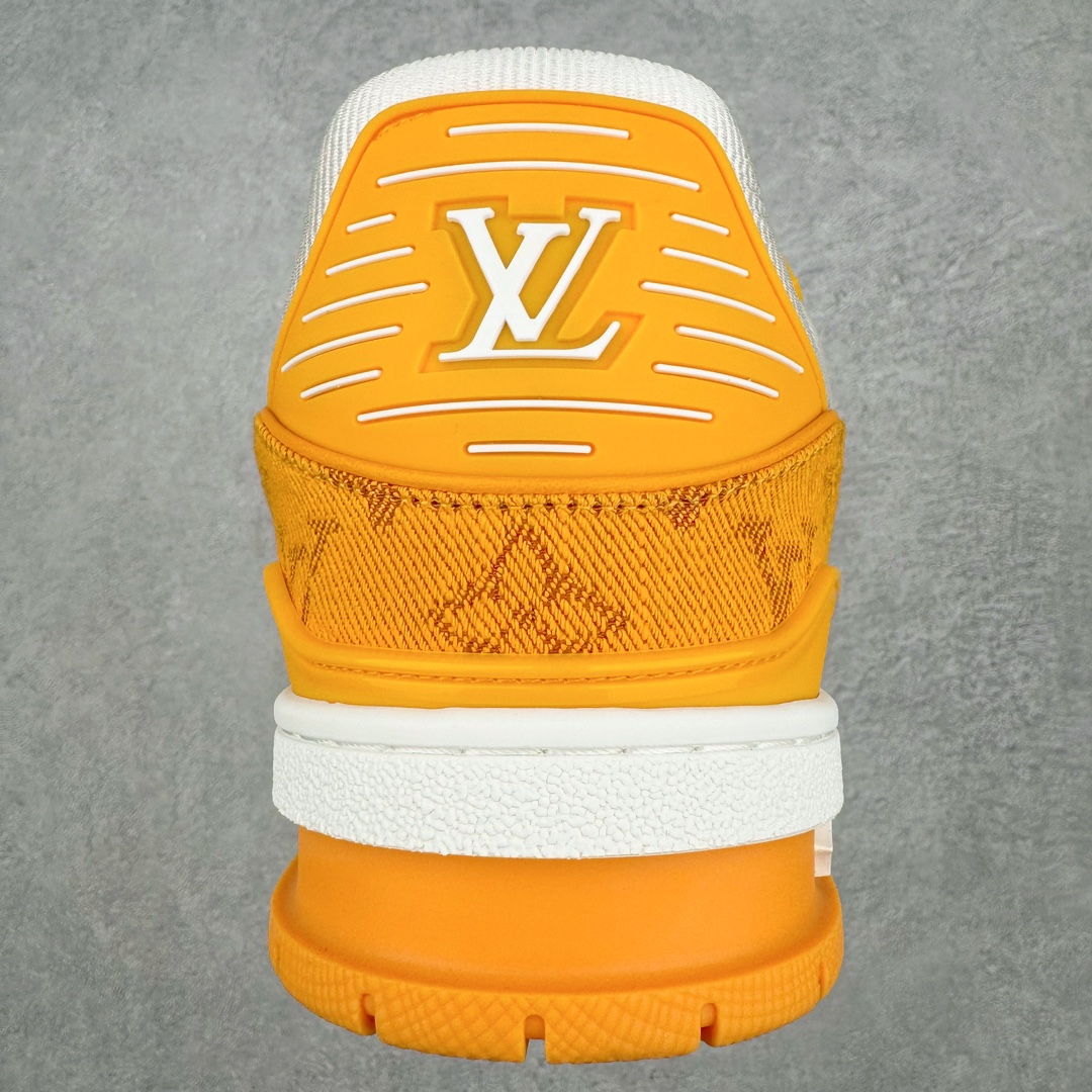 图片[8]-💰290 ＃K纯原福利‼Louis Vuitton Trainer lv时装走秀运动鞋 之前零售五六百的东西 现货套现 好好把握 市场所有版本中综合最强的货品 GD实力大厂出品  全网最全配色更新最快 最成熟的做工稳定的品控  完美鞋型超高的清洁度 零毛边线头瑕疵 全套原楦原纸版原鞋开模 全网最具灵魂的版型 正确原装黄色鞋盒 正确中底印花 鞋面印花3D高频深度立体 全鞋电脑针车 紧密相连 针距密度一致 环保乳胶注塑鞋垫 厚度脚感还原原版 皮面裁剪部位 统一油边封口工艺 原装橡胶大底含胶量大底组合零偏差 专柜全套包装 防尘袋 说明书 质保卡 男女鞋 尺码：35 36 37 38 39 40 41 42 43 44 45 46 编码：by3936060-运动鞋