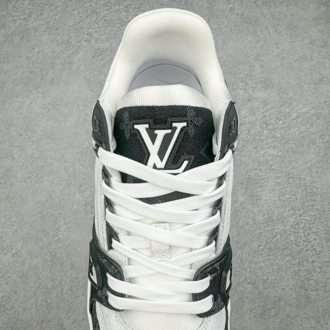 图片[5]-💰290 ＃K纯原福利‼Louis Vuitton Trainer lv时装走秀运动鞋 之前零售五六百的东西 现货套现 好好把握 市场所有版本中综合最强的货品 GD实力大厂出品  全网最全配色更新最快 最成熟的做工稳定的品控  完美鞋型超高的清洁度 零毛边线头瑕疵 全套原楦原纸版原鞋开模 全网最具灵魂的版型 正确原装黄色鞋盒 正确中底印花 鞋面印花3D高频深度立体 全鞋电脑针车 紧密相连 针距密度一致 环保乳胶注塑鞋垫 厚度脚感还原原版 皮面裁剪部位 统一油边封口工艺 原装橡胶大底含胶量大底组合零偏差 专柜全套包装 防尘袋 说明书 质保卡 男女鞋 尺码：35 36 37 38 39 40 41 42 43 44 45 46 编码：by3936060-运动鞋