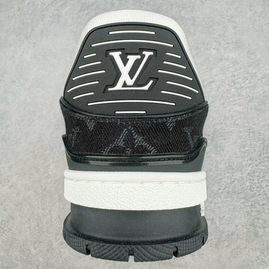 图片[8]-💰290 ＃K纯原福利‼Louis Vuitton Trainer lv时装走秀运动鞋 之前零售五六百的东西 现货套现 好好把握 市场所有版本中综合最强的货品 GD实力大厂出品  全网最全配色更新最快 最成熟的做工稳定的品控  完美鞋型超高的清洁度 零毛边线头瑕疵 全套原楦原纸版原鞋开模 全网最具灵魂的版型 正确原装黄色鞋盒 正确中底印花 鞋面印花3D高频深度立体 全鞋电脑针车 紧密相连 针距密度一致 环保乳胶注塑鞋垫 厚度脚感还原原版 皮面裁剪部位 统一油边封口工艺 原装橡胶大底含胶量大底组合零偏差 专柜全套包装 防尘袋 说明书 质保卡 男女鞋 尺码：35 36 37 38 39 40 41 42 43 44 45 46 编码：by3936060-运动鞋